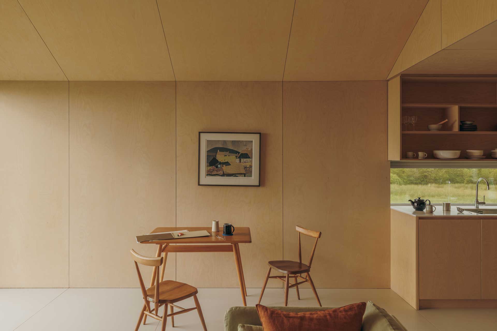 glasan_cabin_scotland-uk_interior-table.jpg