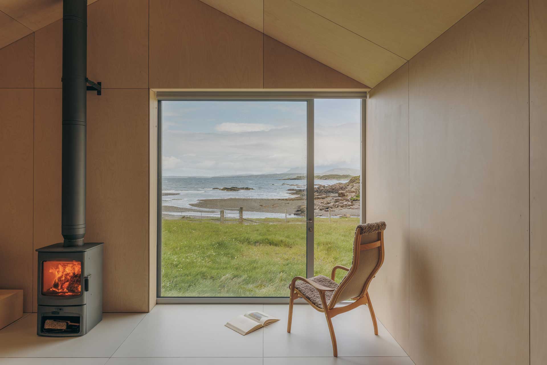 glasan_cabin_scotland-uk_interior-window.jpg