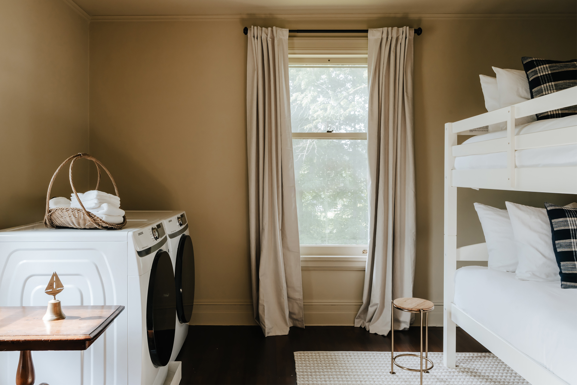 the-pearson-house_house_auburn_new-york_usa_bunks-laundry.jpg