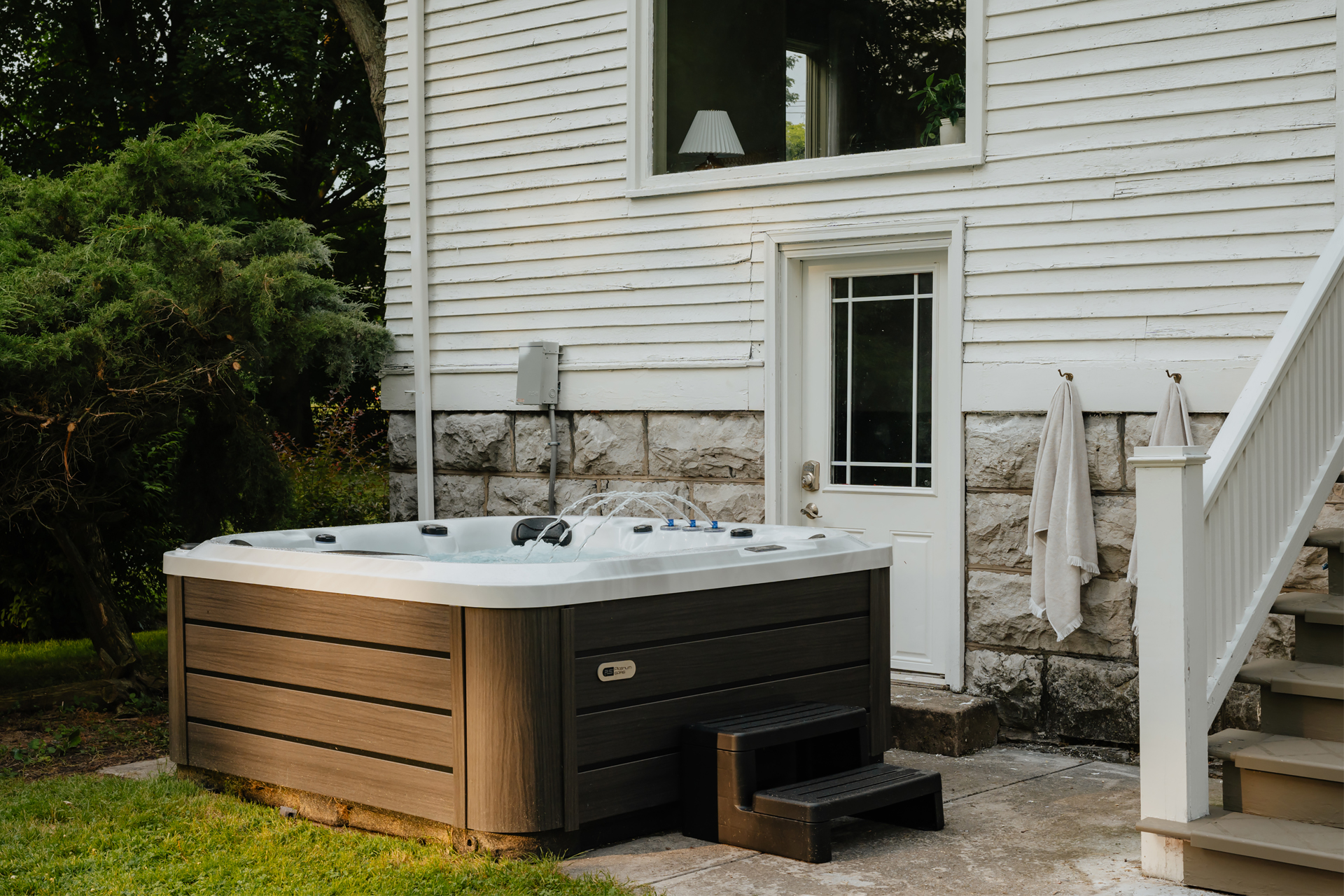 the-pearson-house_house_auburn_new-york_usa_exterior-back-hoy-tub.jpg