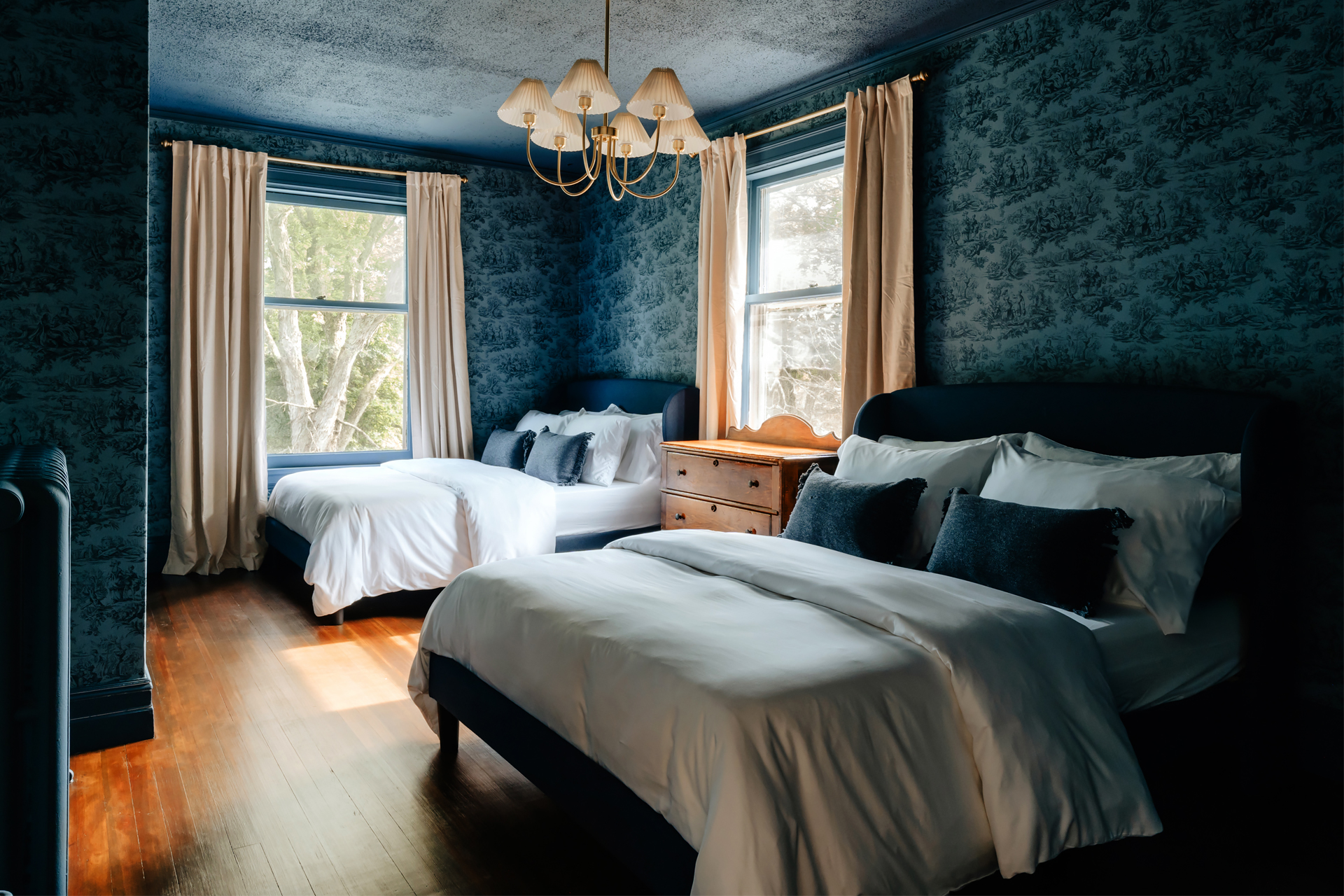 the-pearson-house_house_auburn_new-york_usa_interior-blue-bedroom.jpg