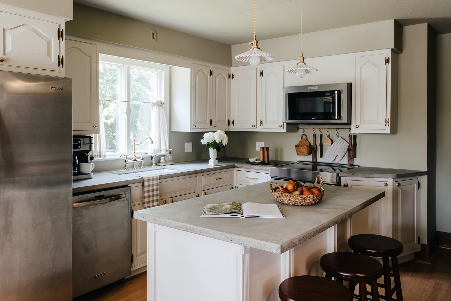 the-pearson-house_house_auburn_new-york_usa_interior-kitchen-island.jpg