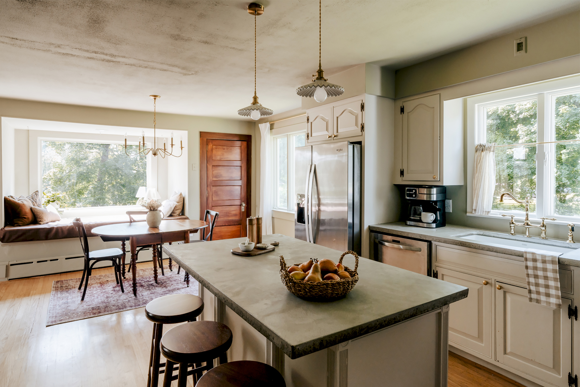the-pearson-house_house_auburn_new-york_usa_interior-kitchen-table.jpg