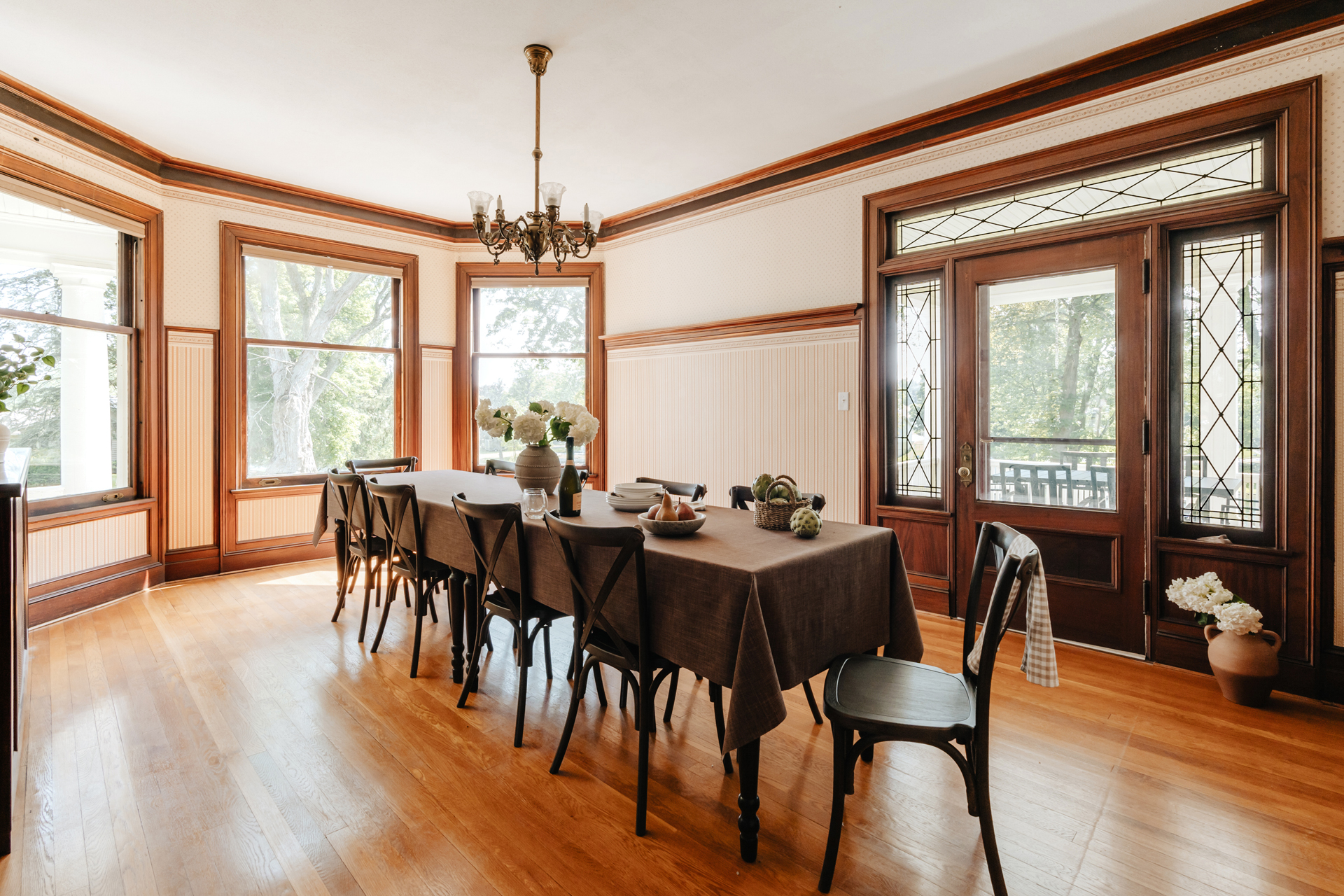 the-pearson-house_house_auburn_new-york_usa_interior-table-dining-room.jpg
