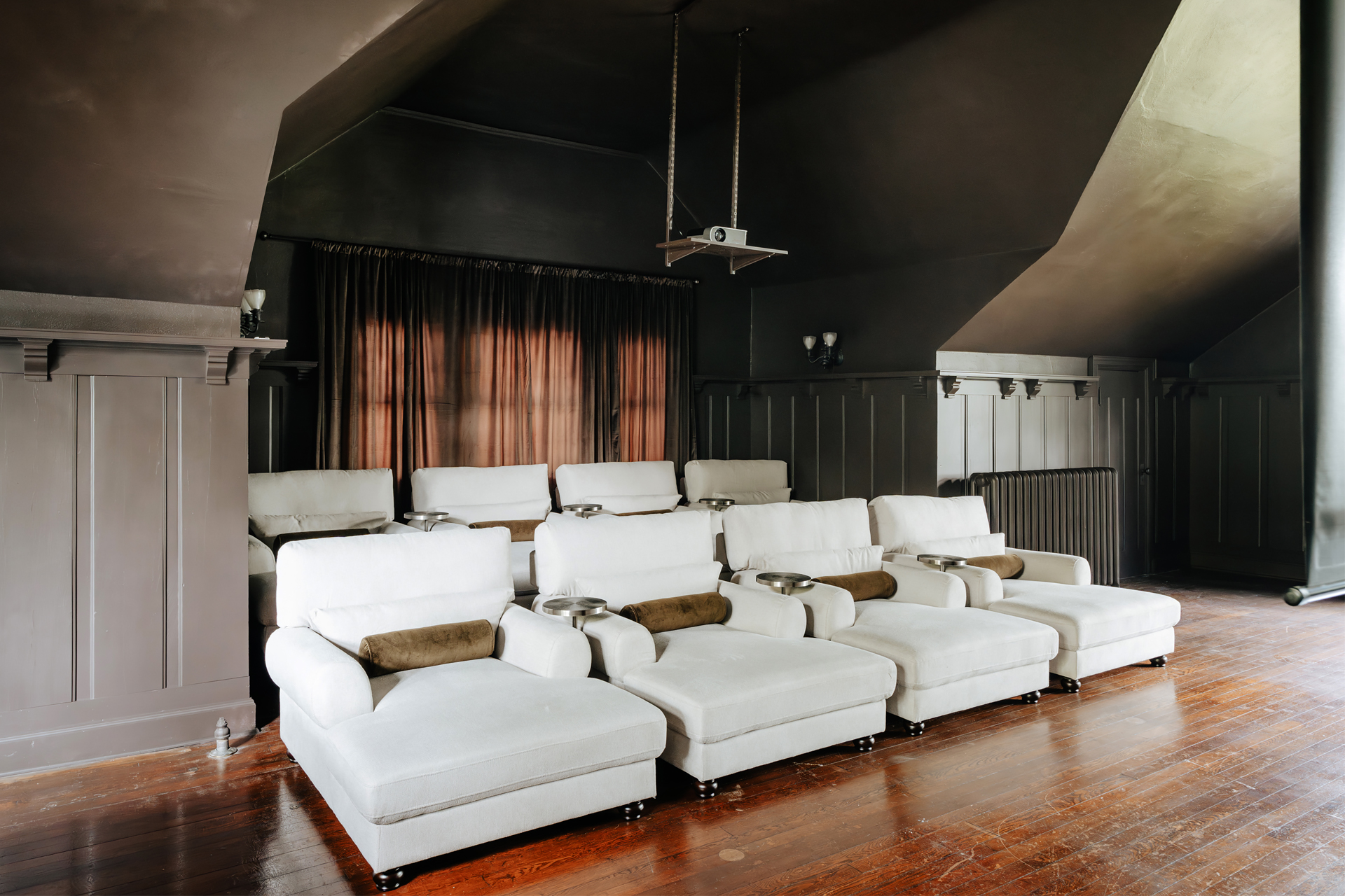 the-pearson-house_house_auburn_new-york_usa_interior-tv-room.jpg