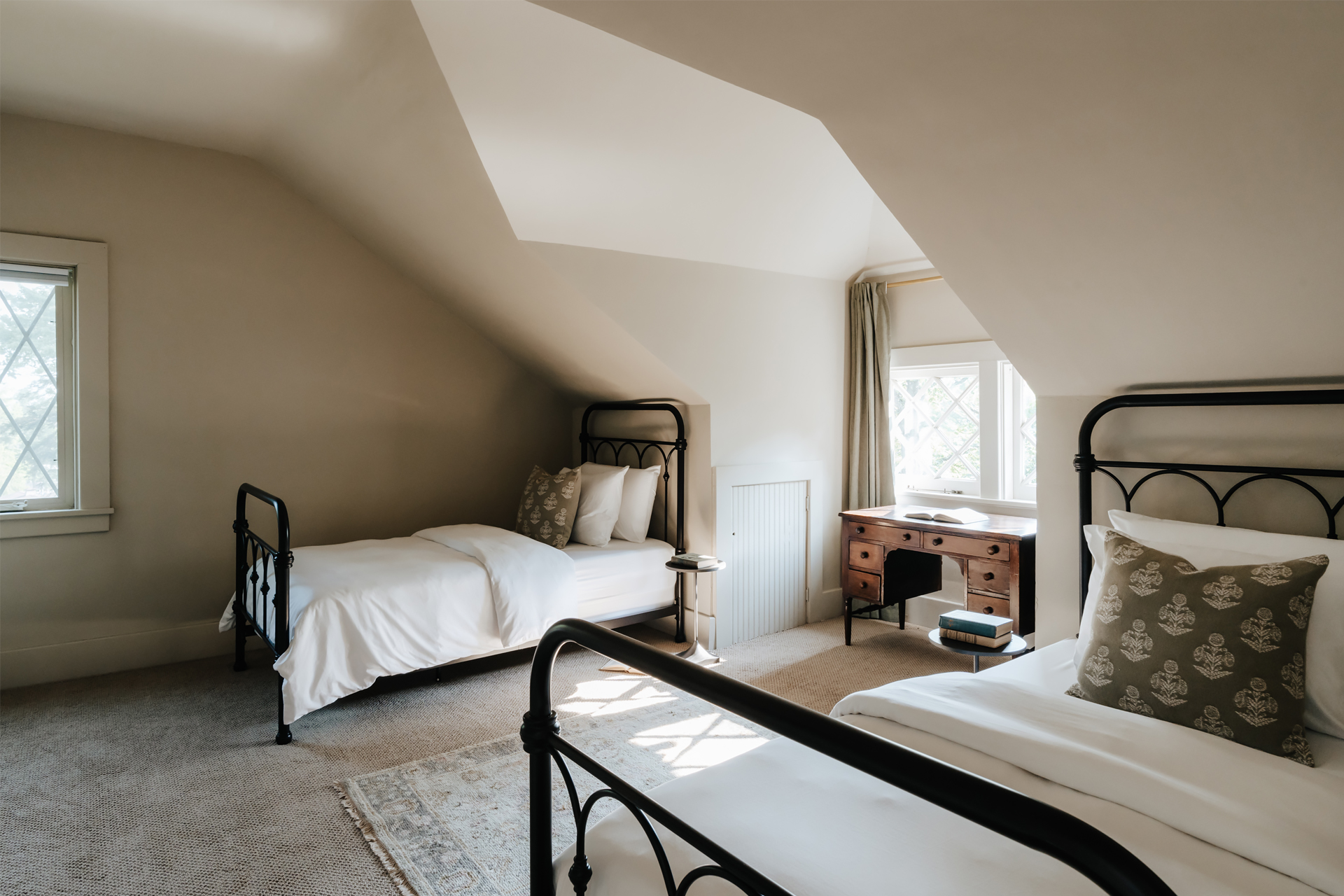 the-pearson-house_house_auburn_new-york_usa_interior-twins-bedroom.jpg