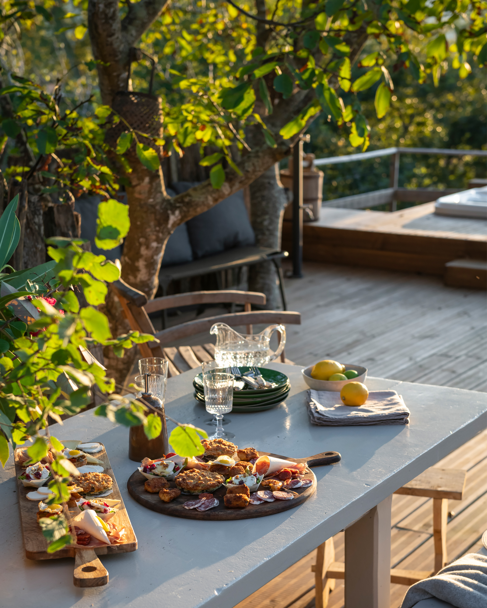 domaine-lermitage_estate_hastingues_france_exterior-table.jpg