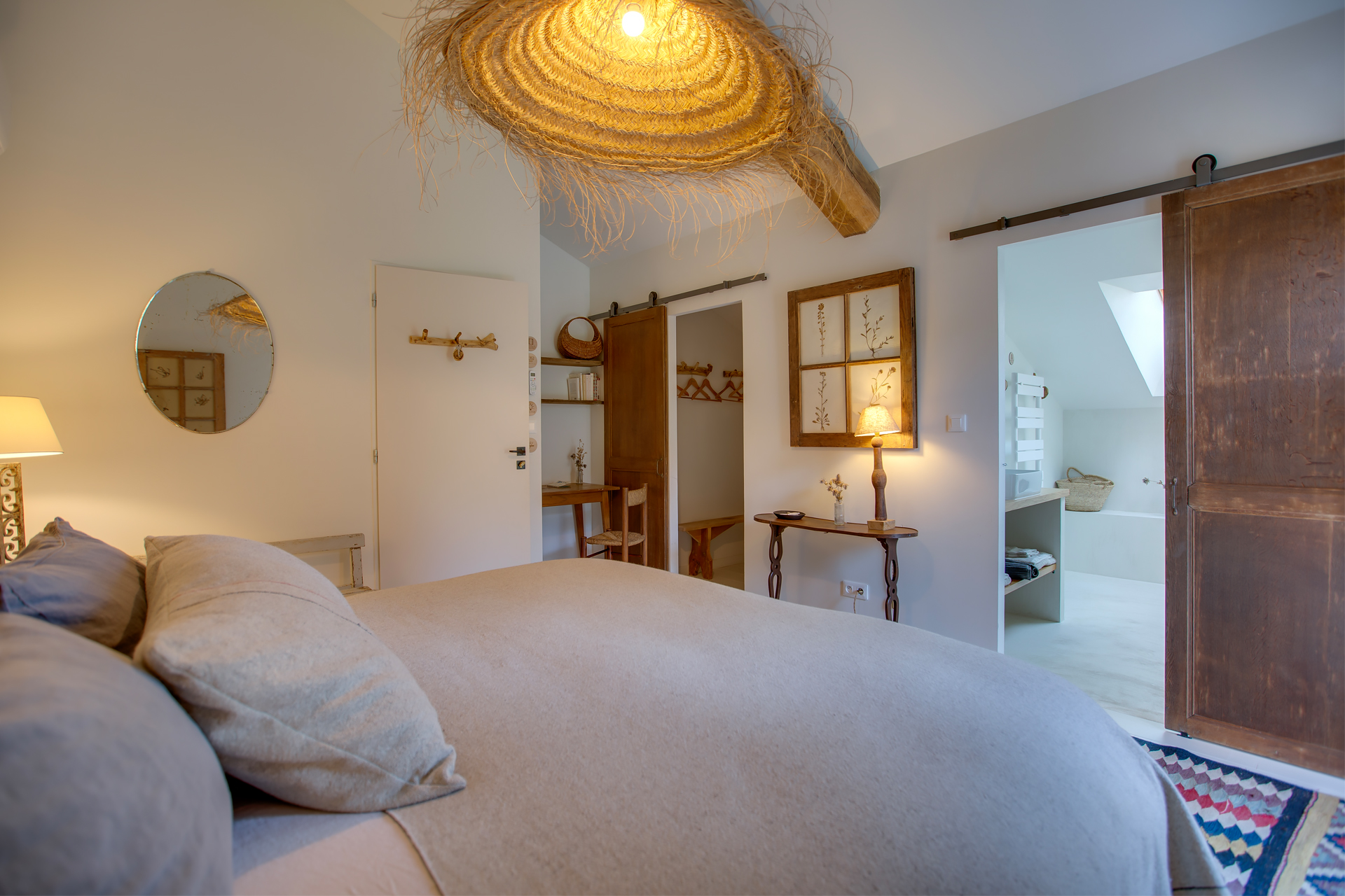 domaine-lermitage_estate_hastingues_france_interior-bed.jpg