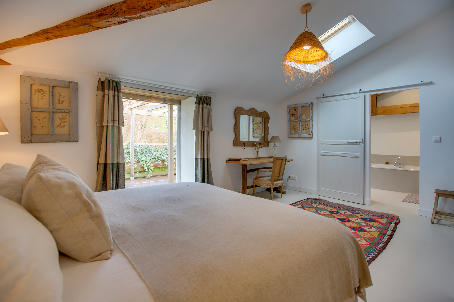 domaine-lermitage_estate_hastingues_france_interior-bedroom.jpg