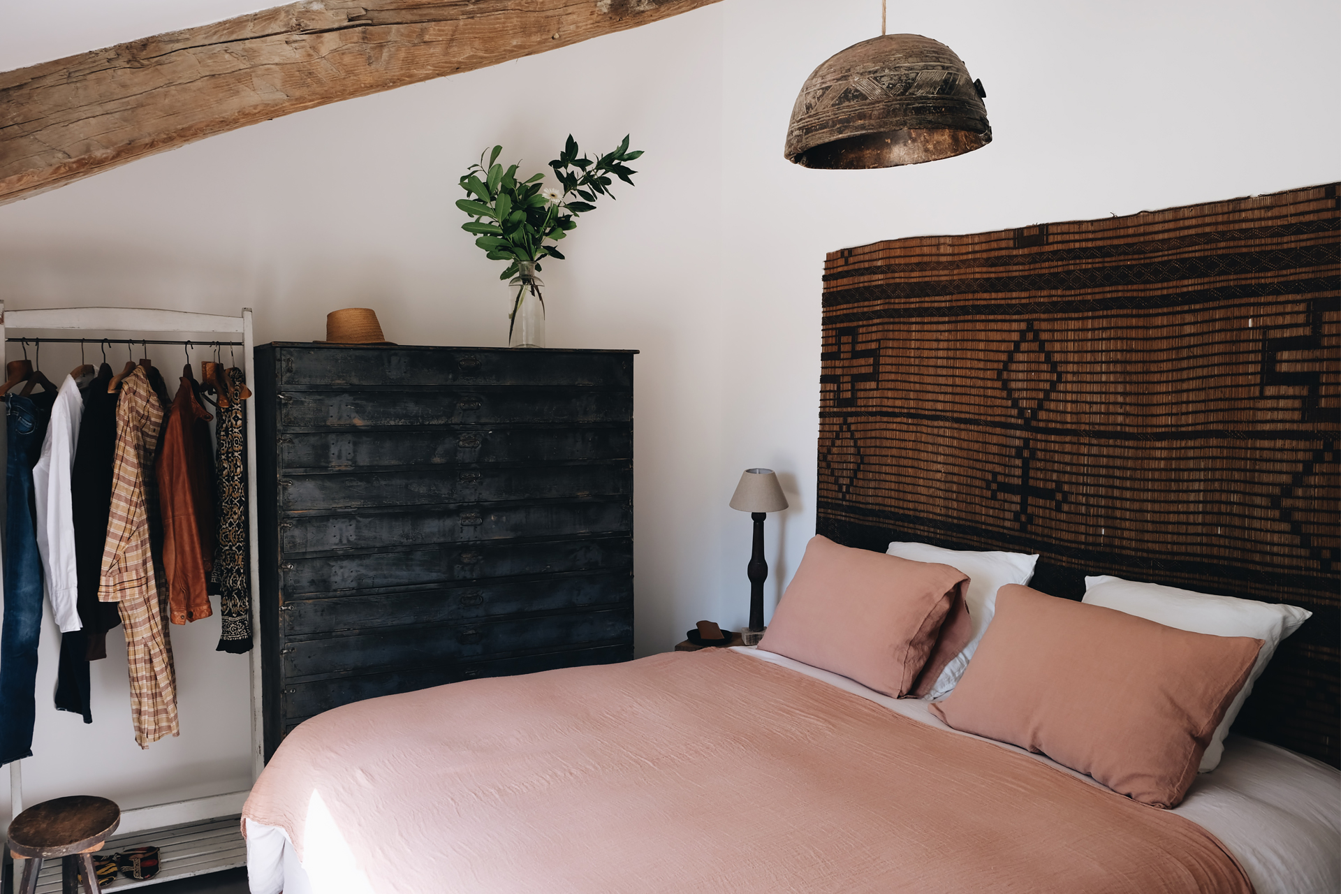 domaine-lermitage_estate_hastingues_france_interior-bedroom-pink.jpg