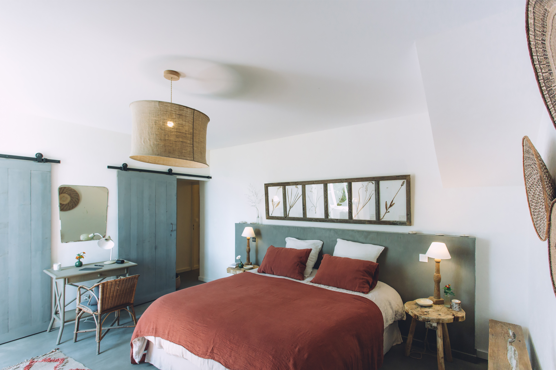 domaine-lermitage_estate_hastingues_france_interior-red-bedroom.jpg