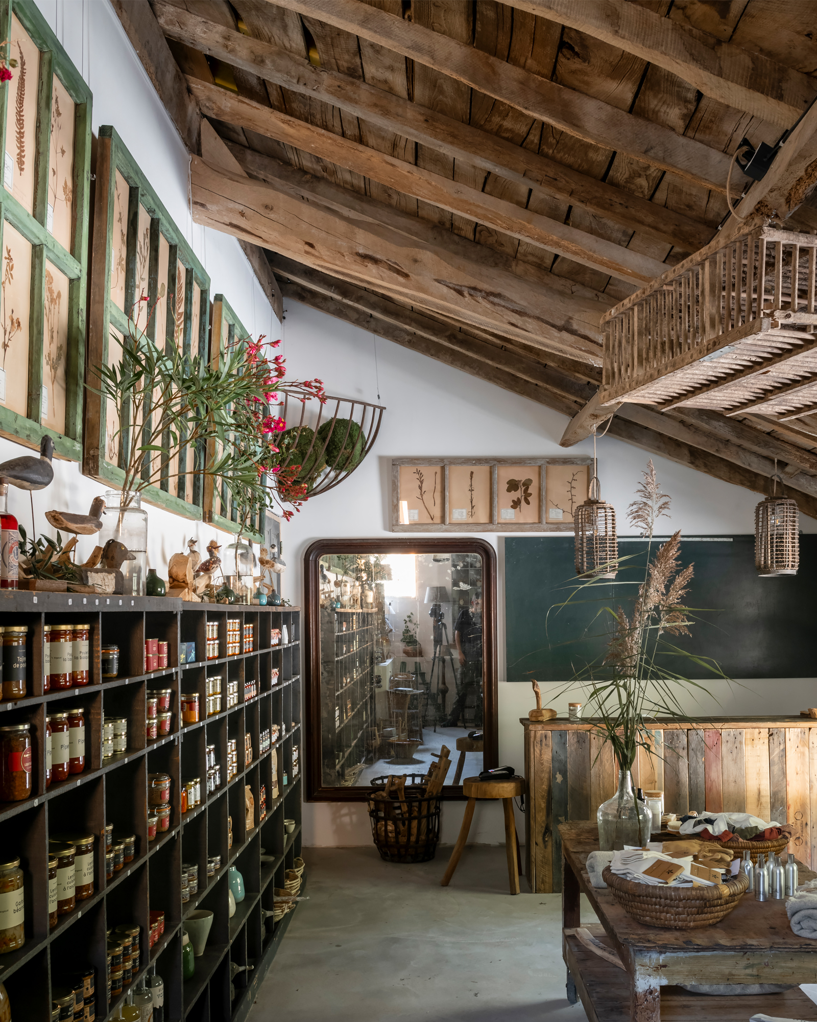 domaine-lermitage_estate_hastingues_france_interior-store3.jpg