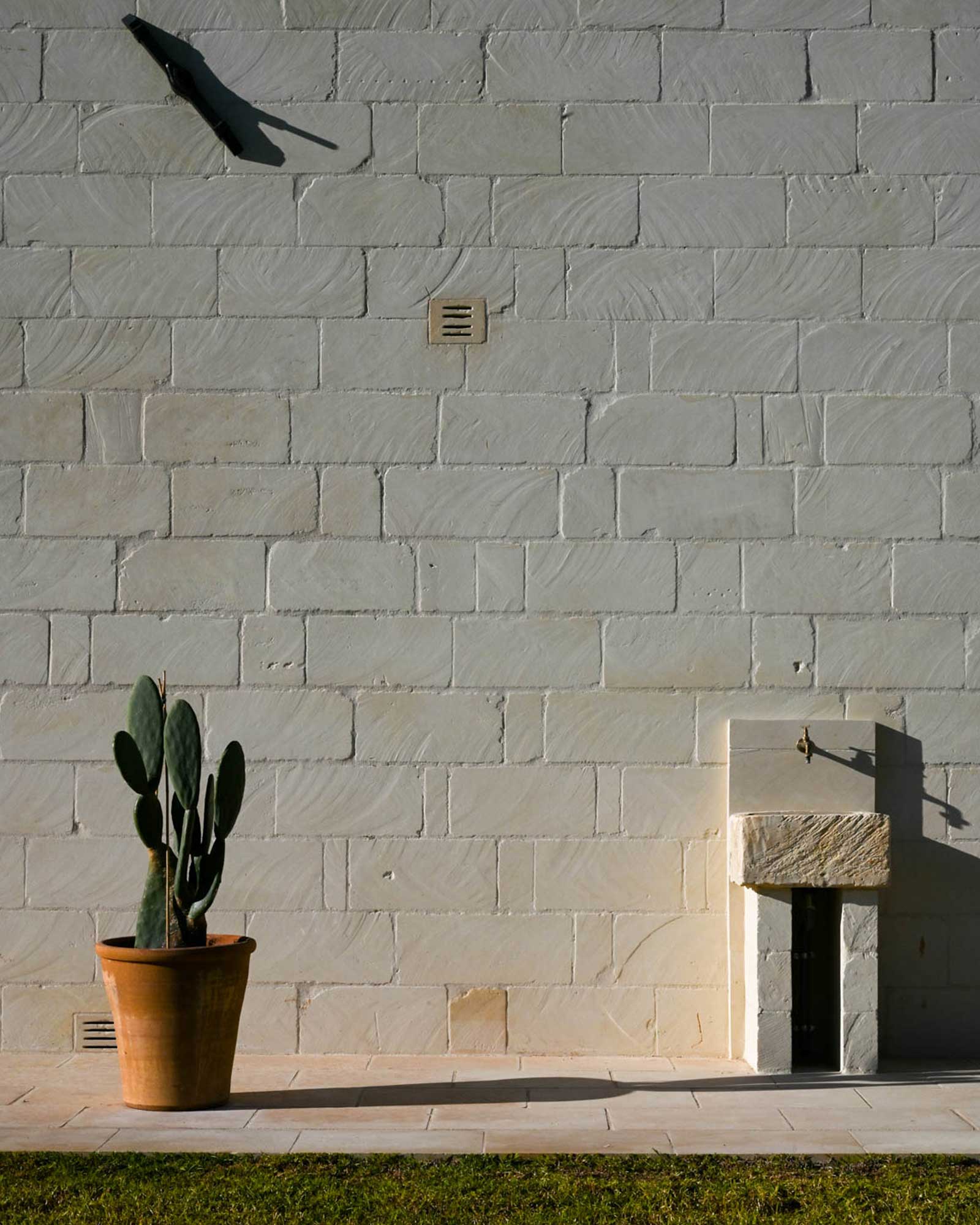 masseria-dei-gesuiti_villa_puglia-italy_exterior-cacti.jpg