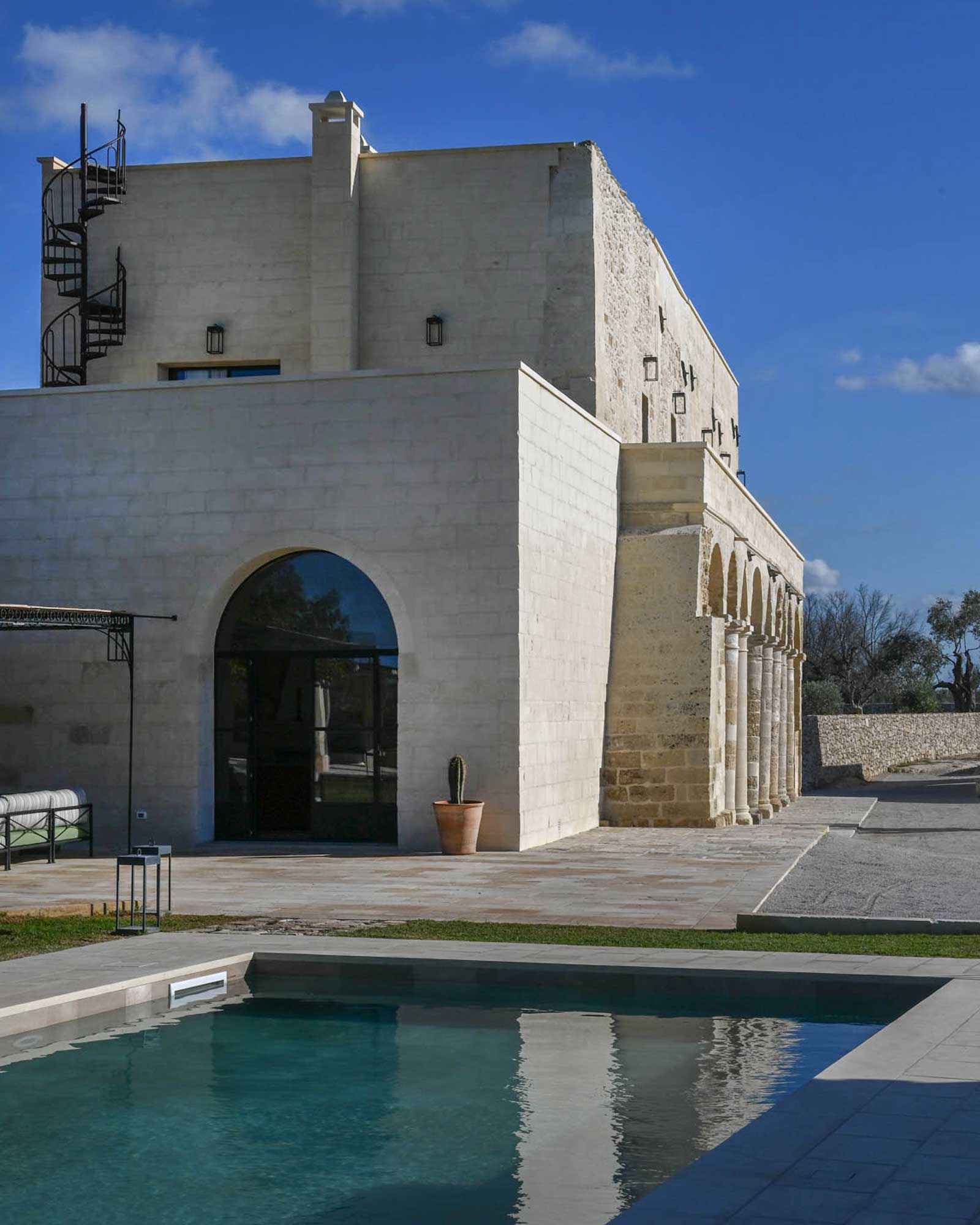 masseria-dei-gesuiti_villa_puglia-italy_exterior-pool-detail.jpg