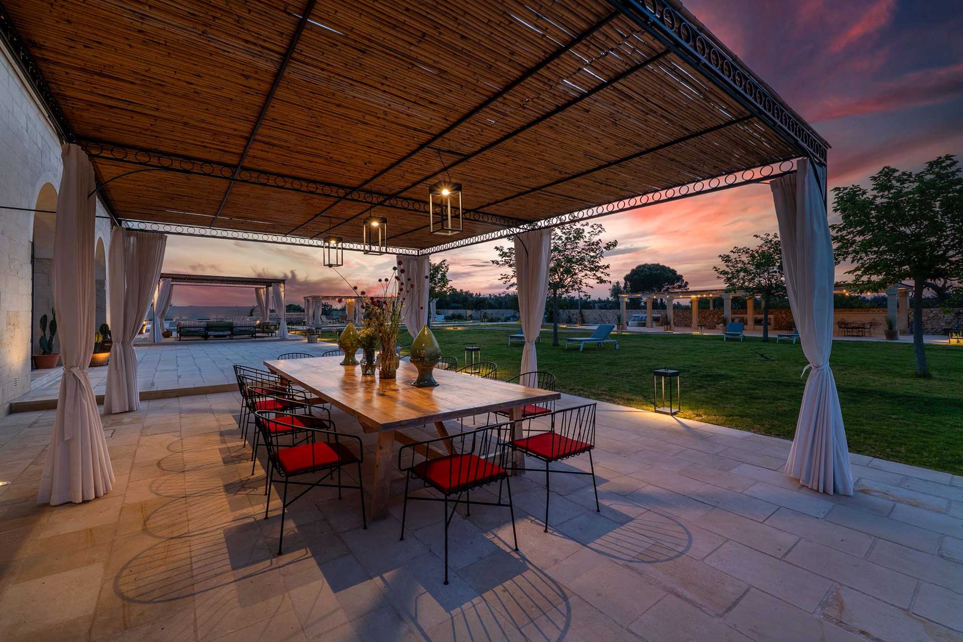 masseria-dei-gesuiti_villa_puglia-italy_exterior-table.jpg