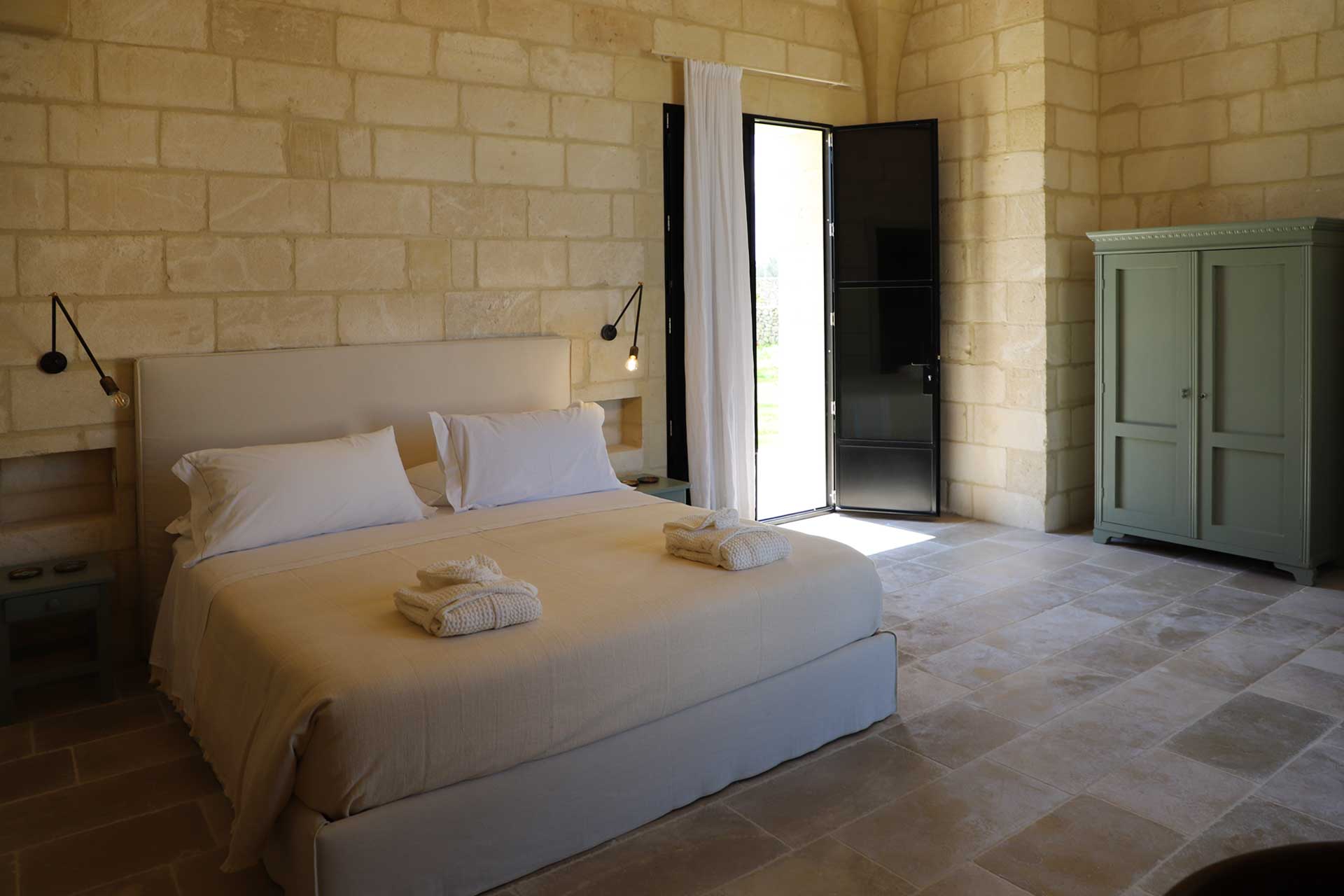 masseria-dei-gesuiti_villa_puglia-italy_interior-bedroom.jpg