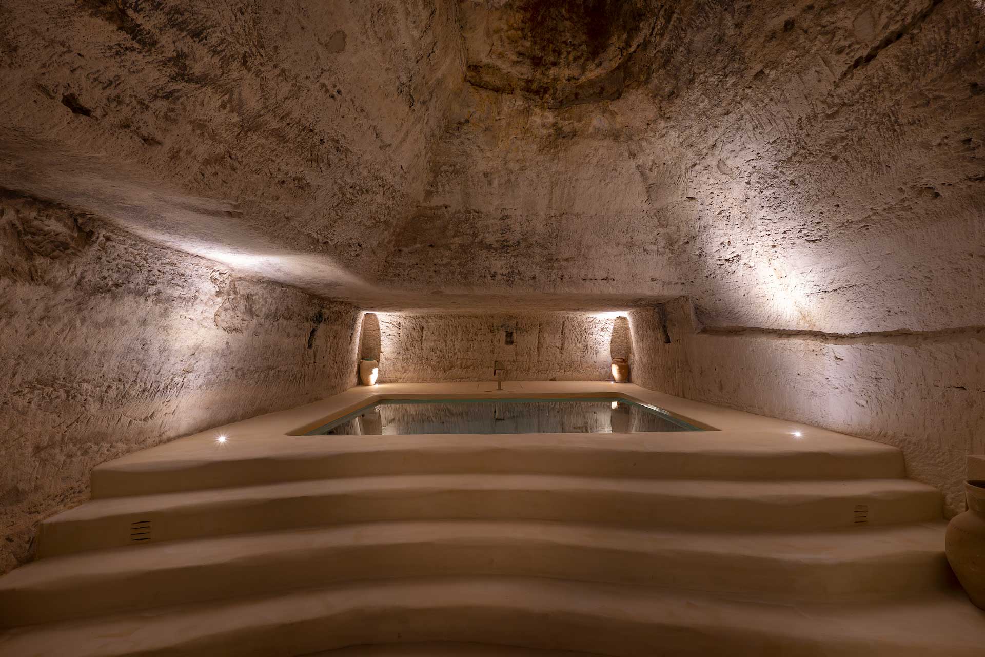 masseria-dei-gesuiti_villa_puglia-italy_interior-jacuzzi.jpg