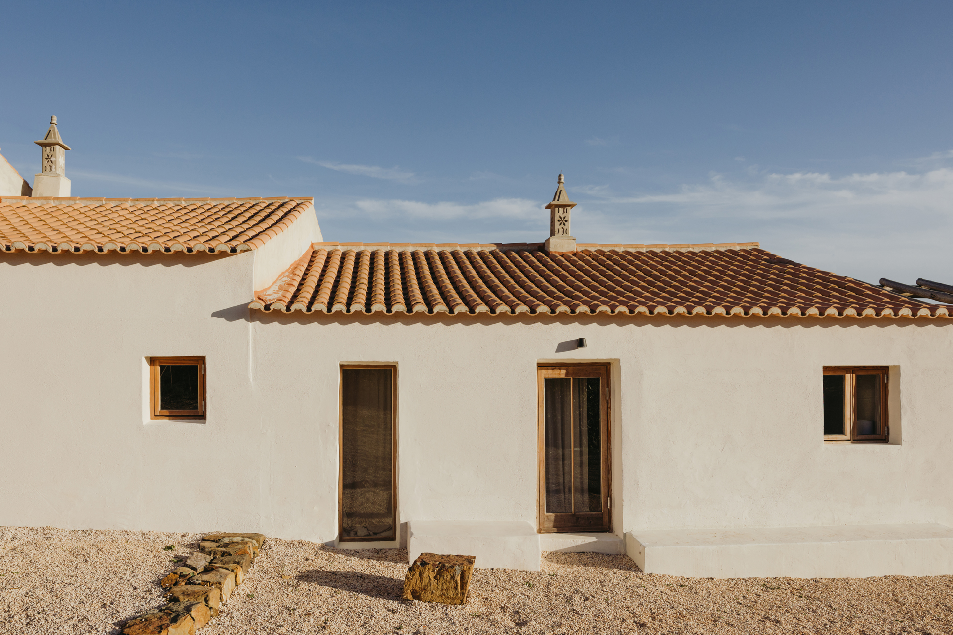 maybe-october_farmhouse_faro-district-portugal_exterior.jpg