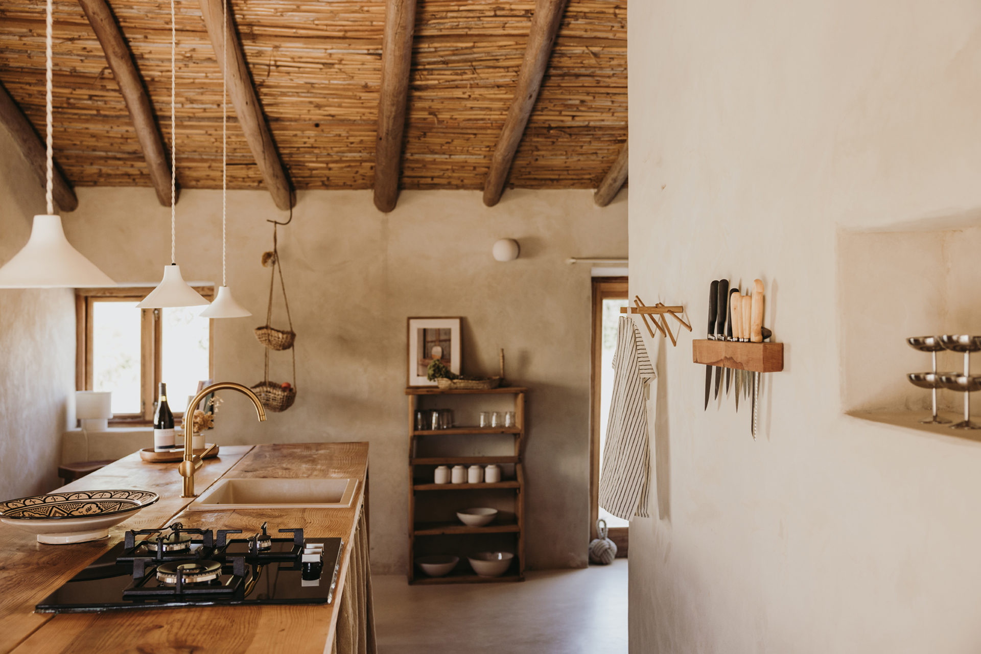 maybe-october_farmhouse_faro-district-portugal_interior-kitchen.jpg
