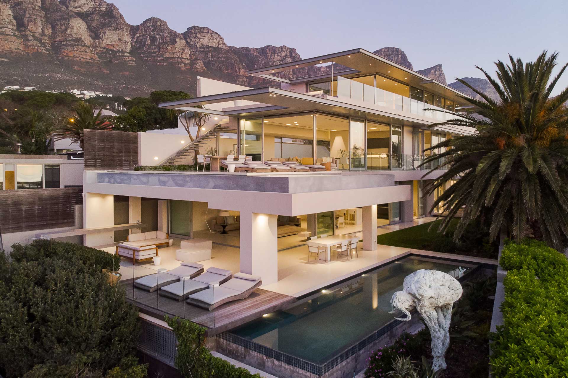 008-villa-camps-bay_villa_cape-town-south-africa_exterior.jpg