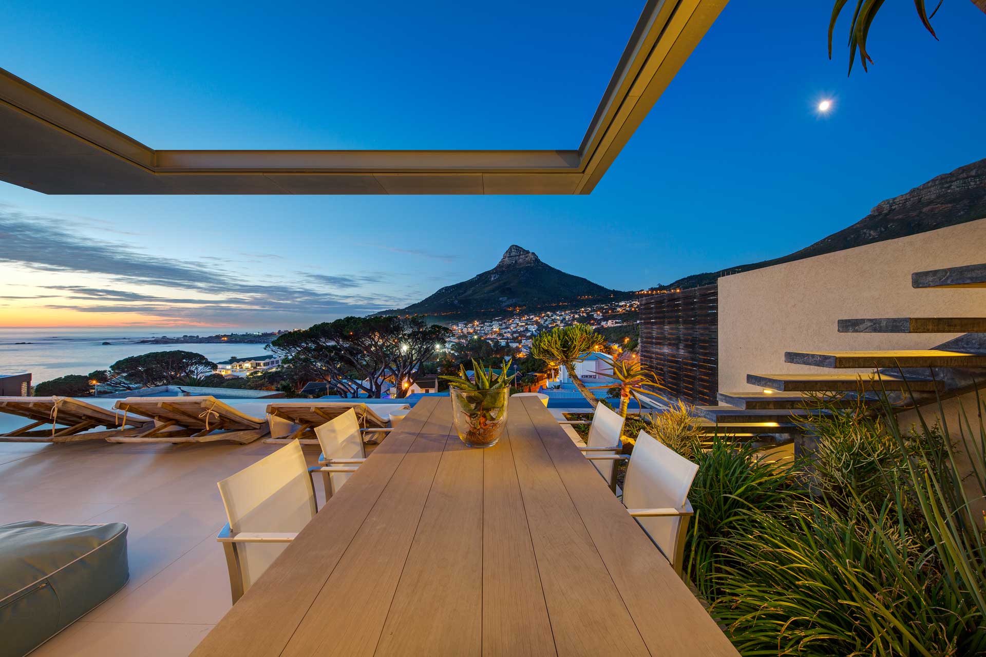 008-villa-camps-bay_villa_cape-town-south-africa_exterior-table.jpg