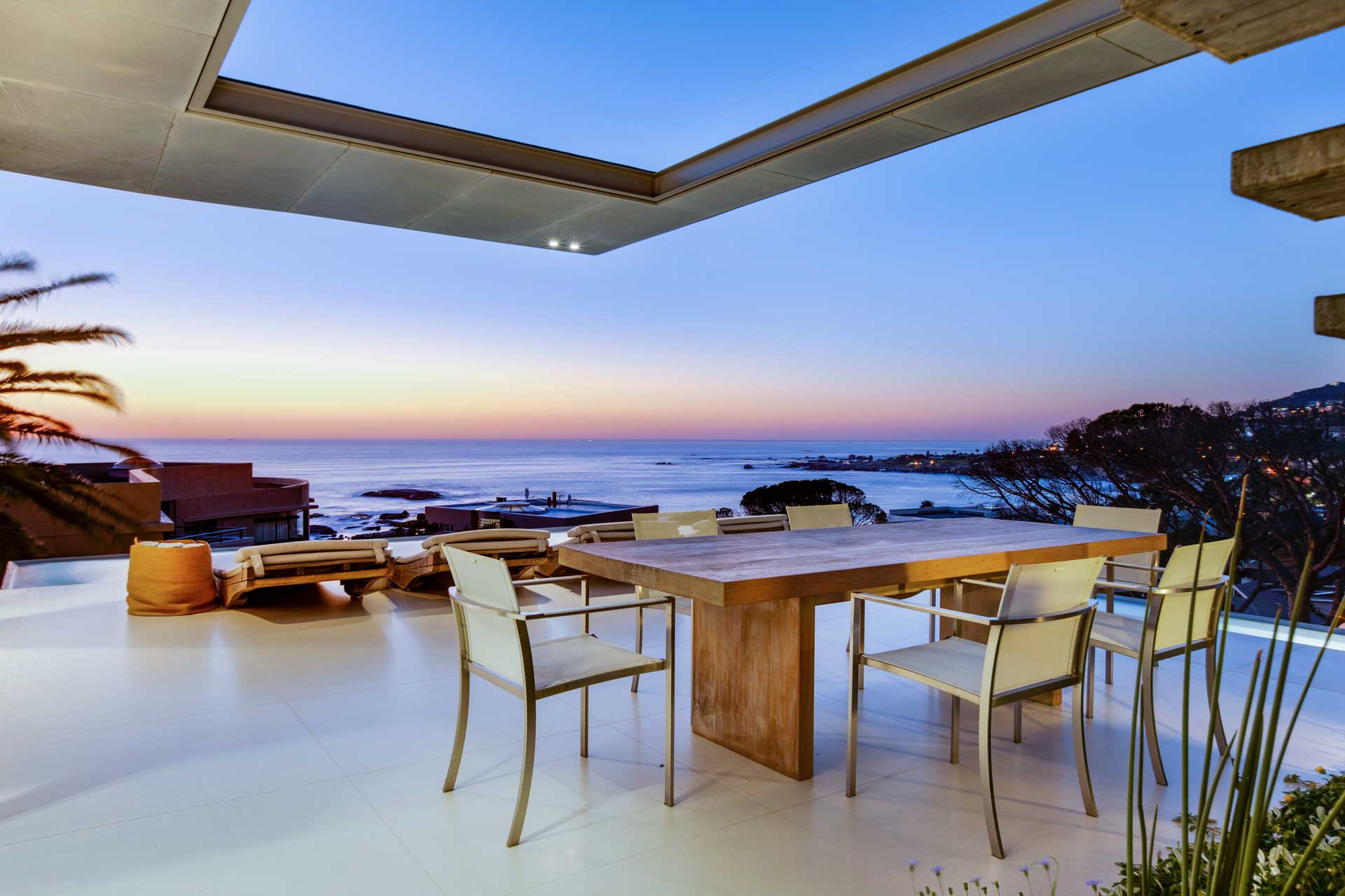 008-villa-camps-bay_villa_cape-town-south-africa_exterior-table-view.jpg