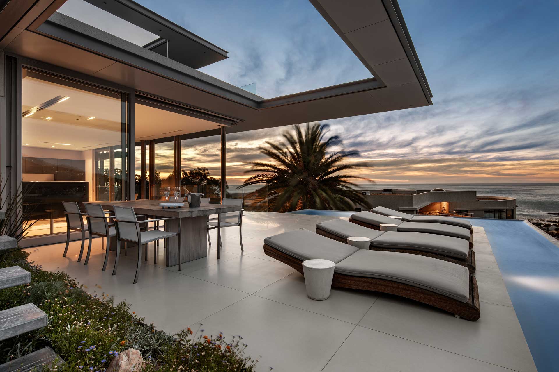 008-villa-camps-bay_villa_cape-town-south-africa_exterior-view.jpg