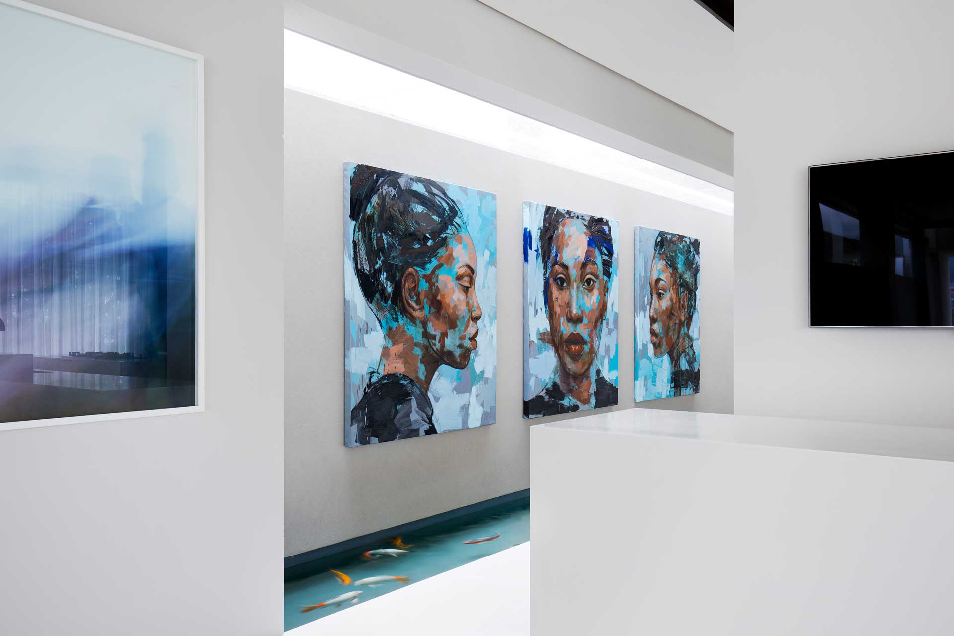 008-villa-camps-bay_villa_cape-town-south-africa_interior-art.jpg