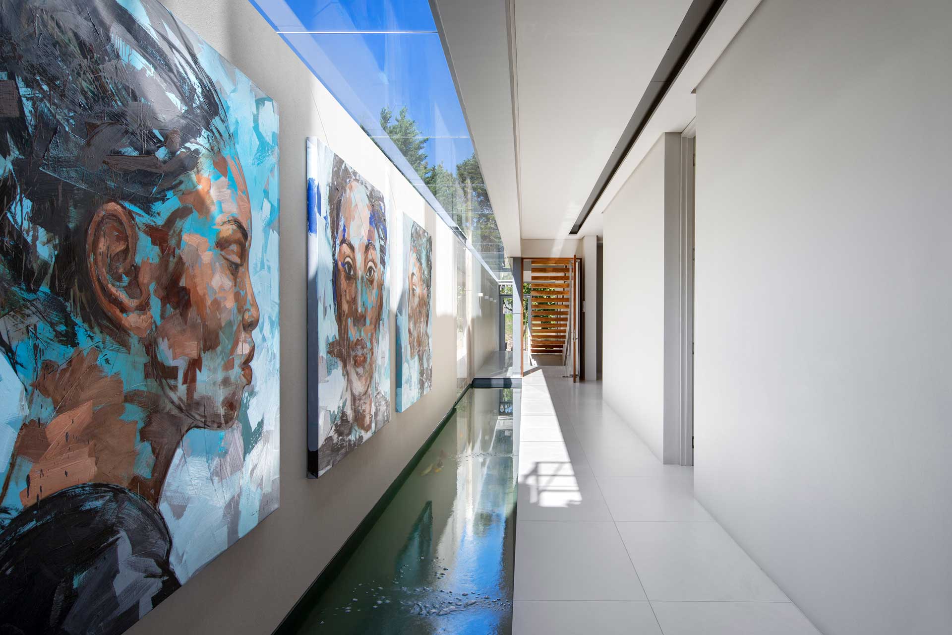 008-villa-camps-bay_villa_cape-town-south-africa_interior-art-space.jpg