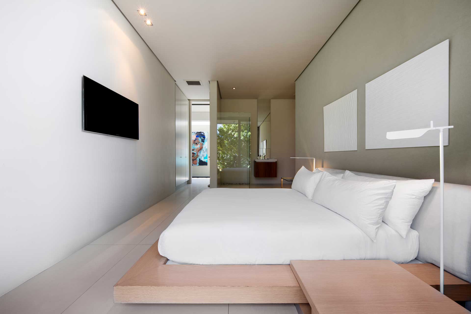 008-villa-camps-bay_villa_cape-town-south-africa_interior-bed-room.jpg