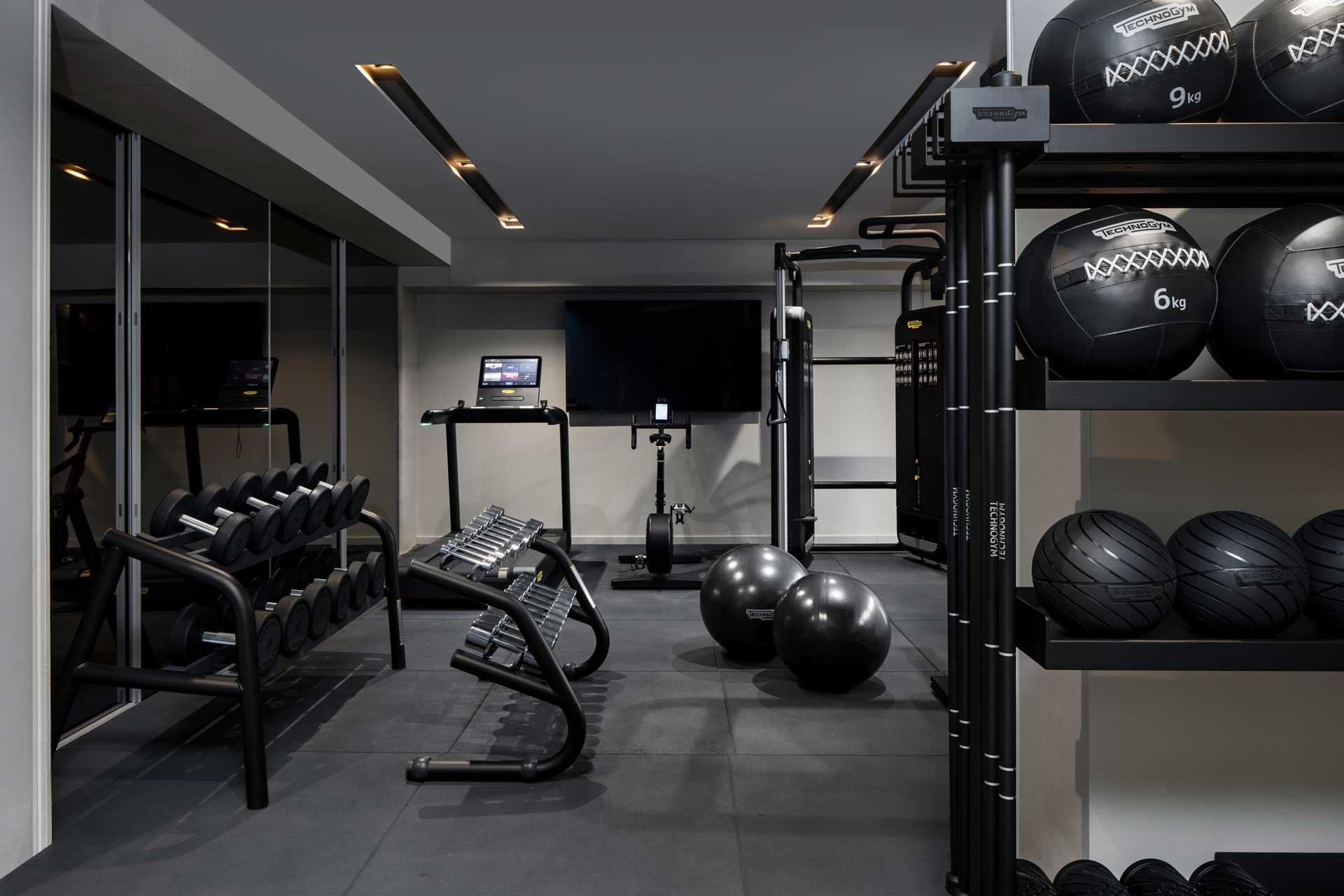 008-villa-camps-bay_villa_cape-town-south-africa_interior-gym.jpg