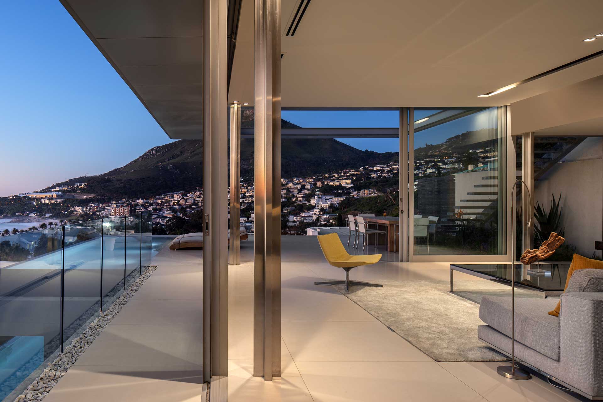 008-villa-camps-bay_villa_cape-town-south-africa_interior-night.jpg