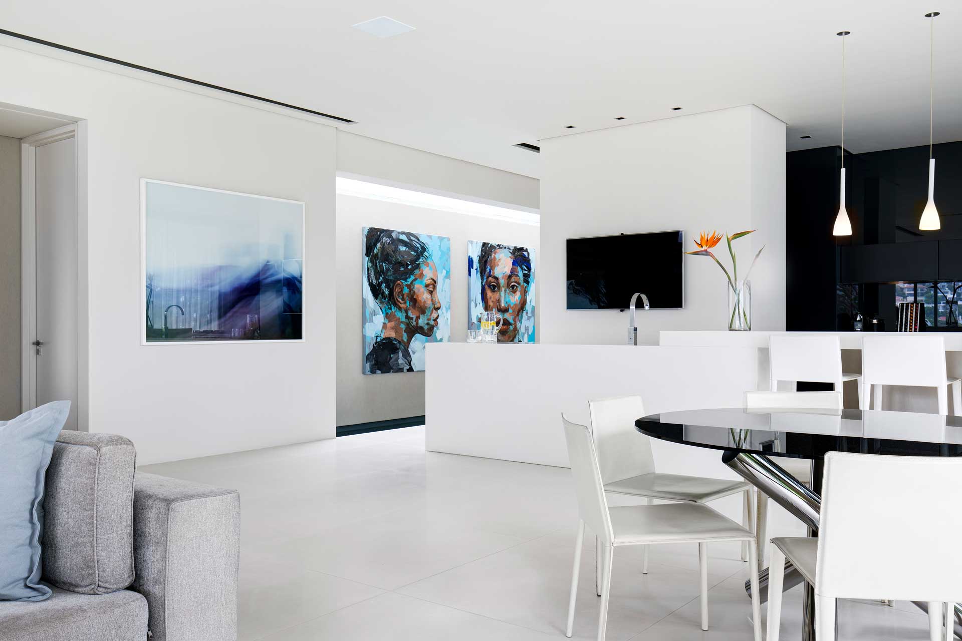 008-villa-camps-bay_villa_cape-town-south-africa_interior-space.jpg