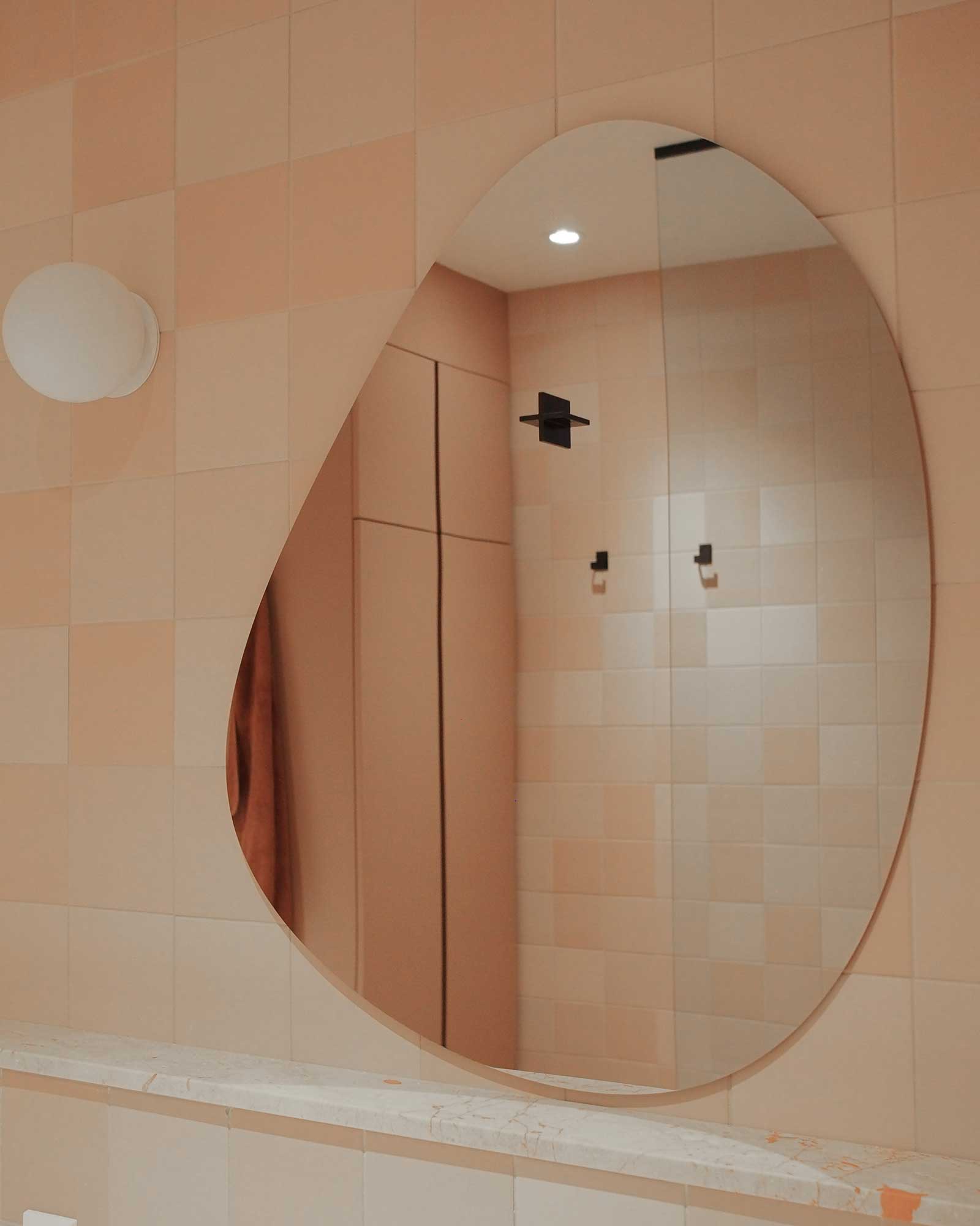 plateau-rowhouse_townhouse_montreal-quebec-canada_interior-bathroom-mirror.jpg