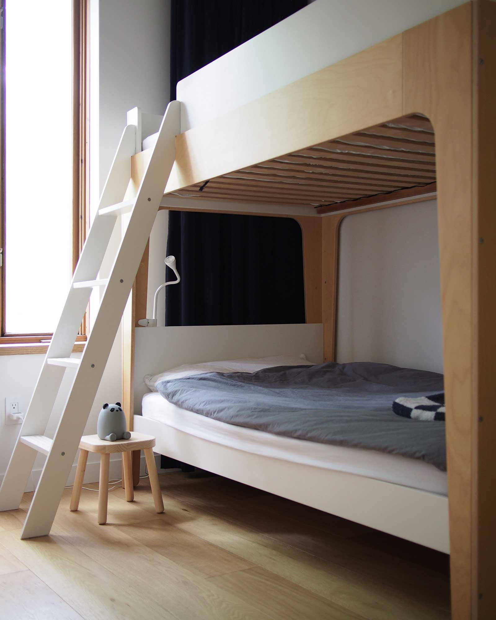 plateau-rowhouse_townhouse_montreal-quebec-canada_interior-bunk-bedroom.jpg