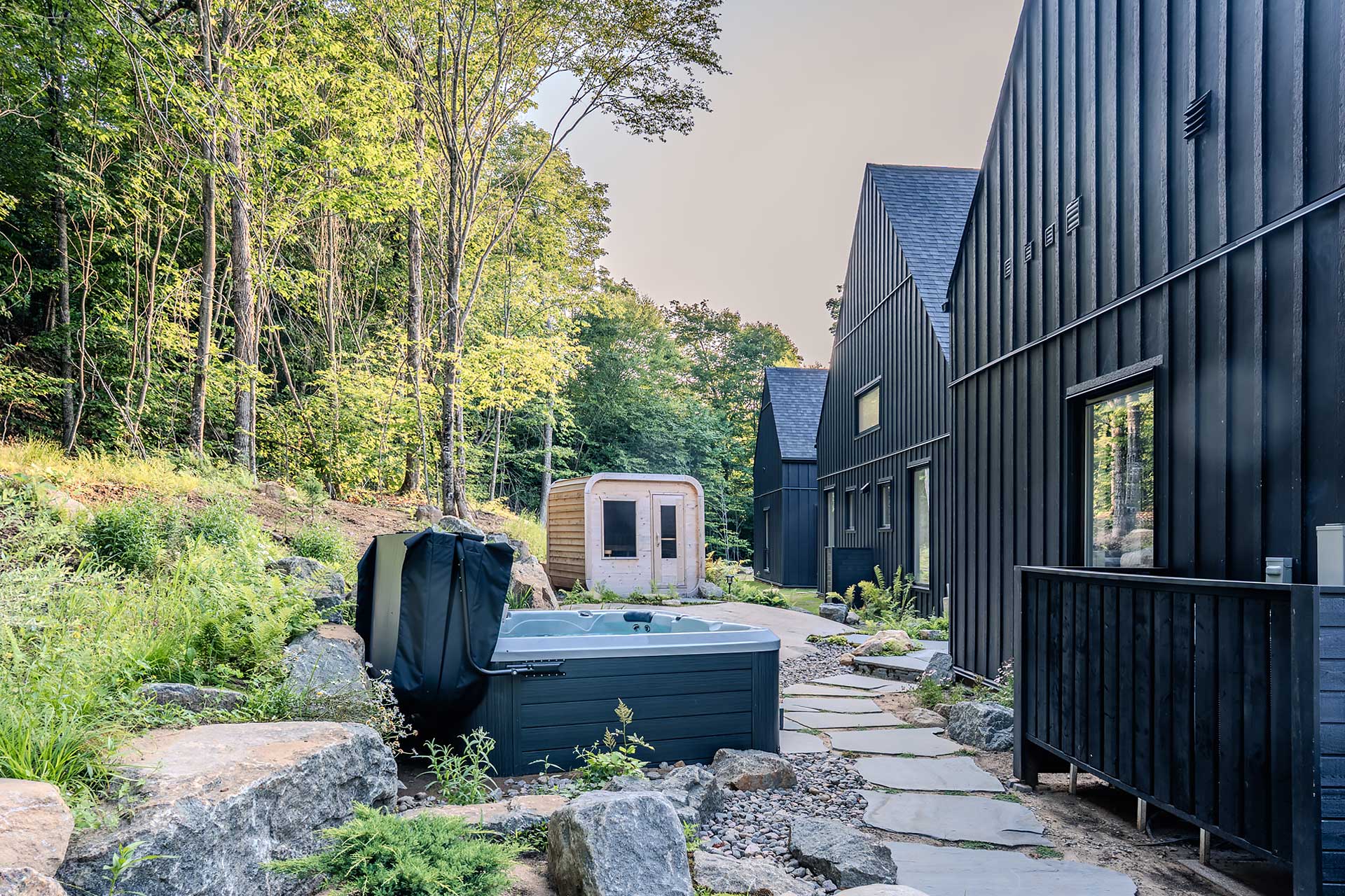 alpine-reverie-by-boutique_house_quebec-canada_exterior-sauna-jacuzzi.jpg