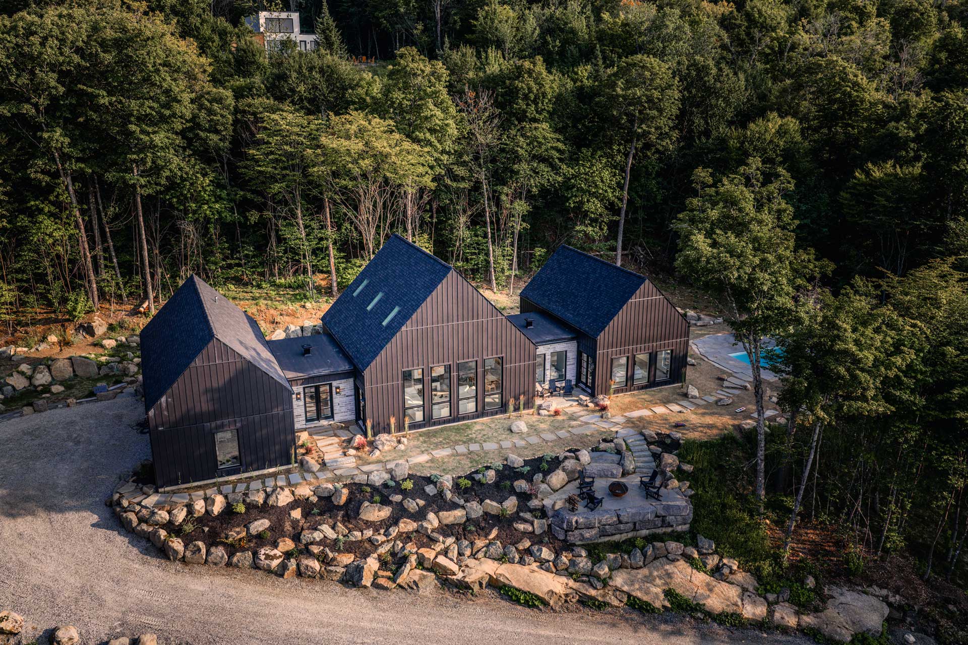 alpine-reverie-by-boutique_house_quebec-canada_exterior-summer.jpg