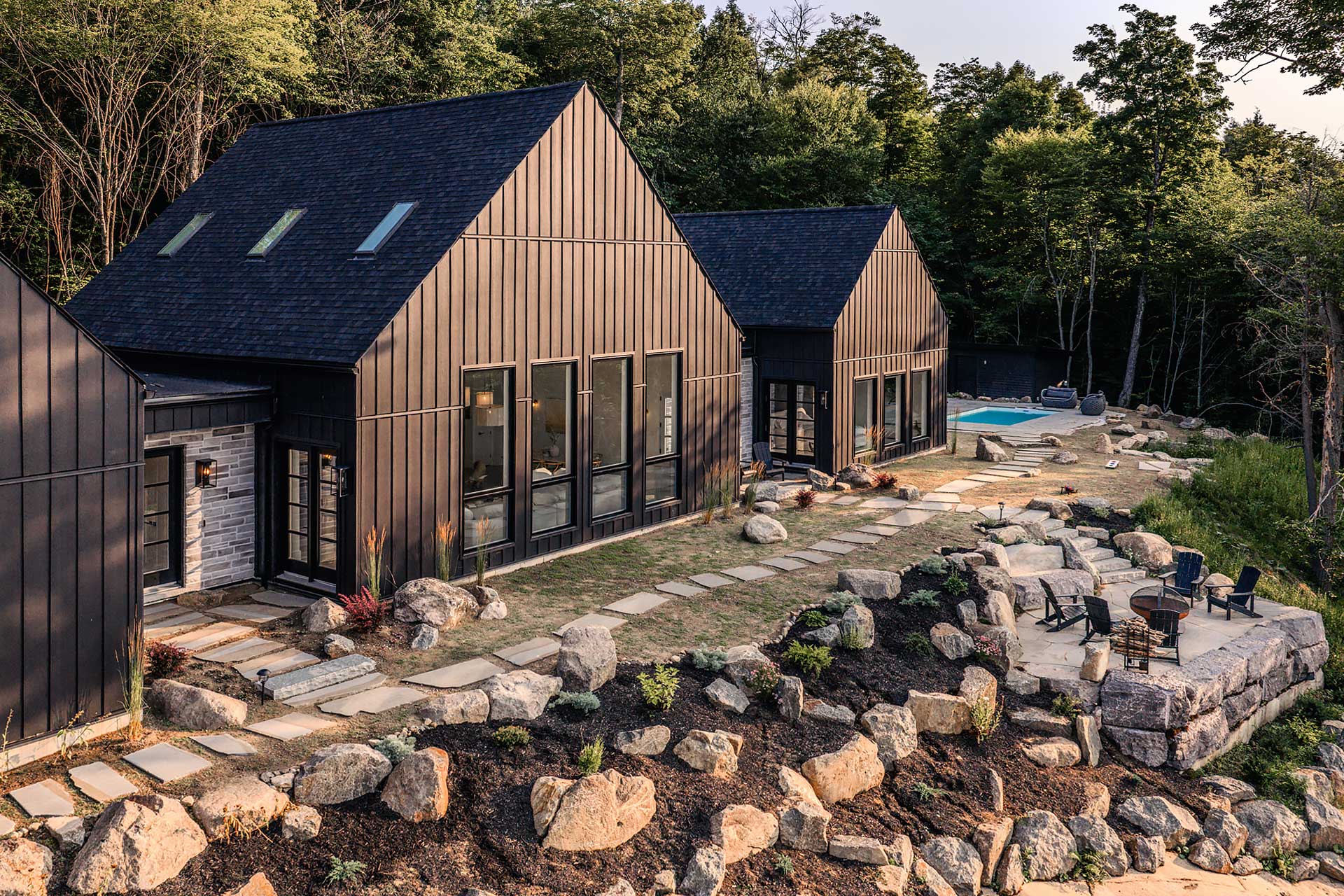 alpine-reverie-by-boutique_house_quebec-canada_exterior-summer-facade.jpg