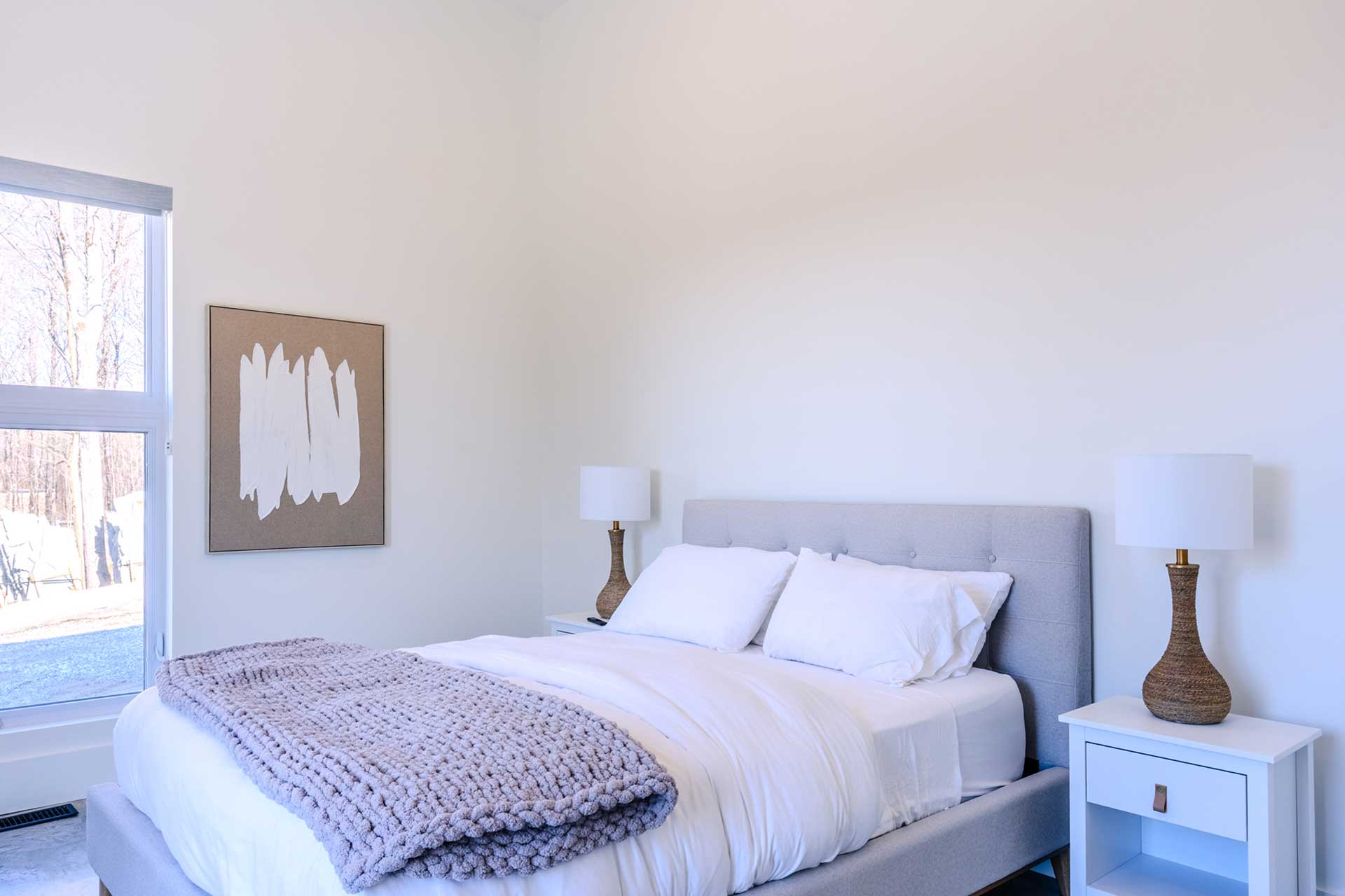 alpine-reverie-by-boutique_house_quebec-canada_interior-bed.jpg