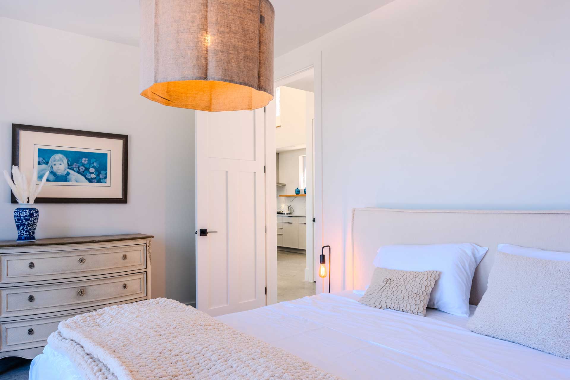 alpine-reverie-by-boutique_house_quebec-canada_interior-bedroom.jpg