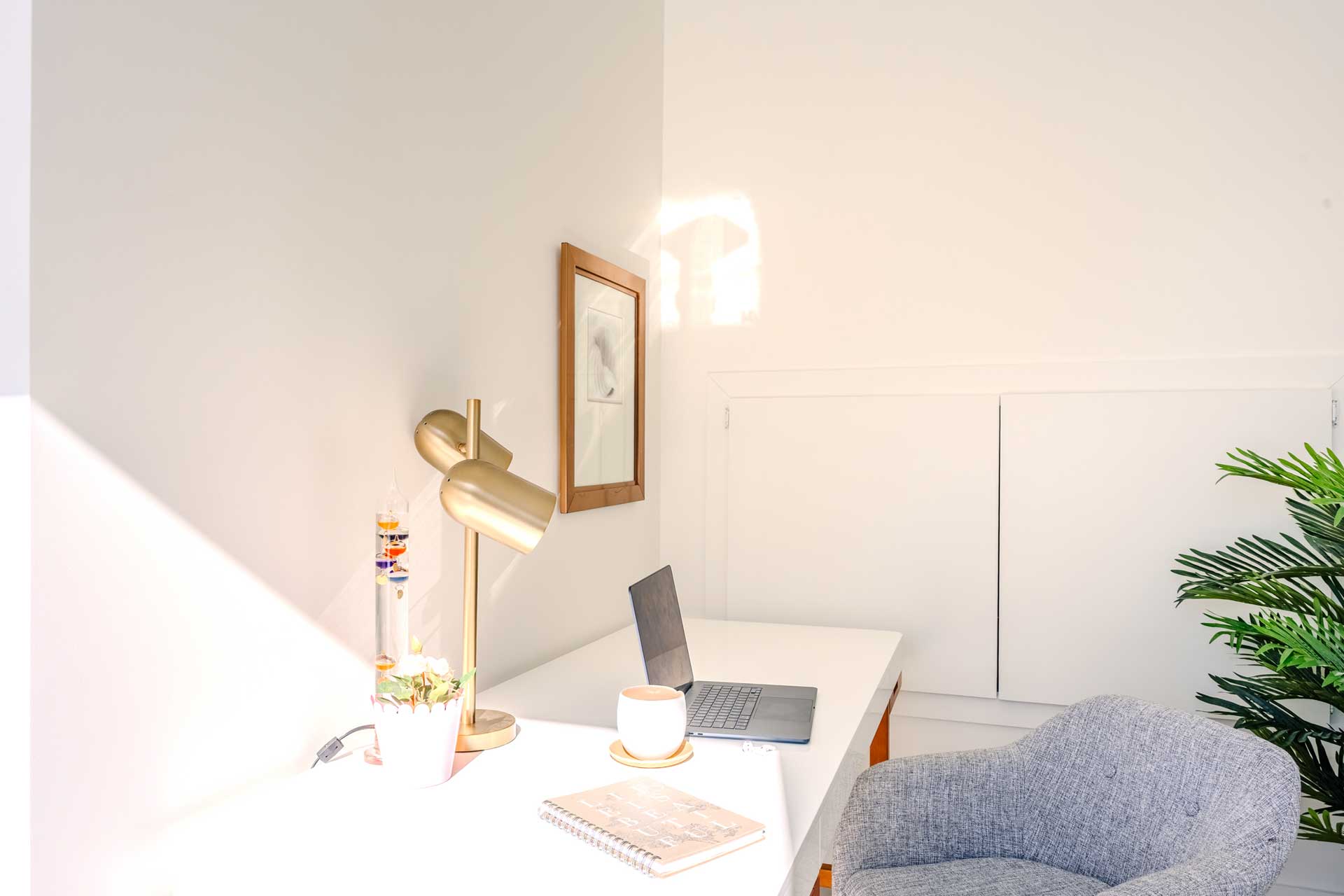 alpine-reverie-by-boutique_house_quebec-canada_interior-desk.jpg