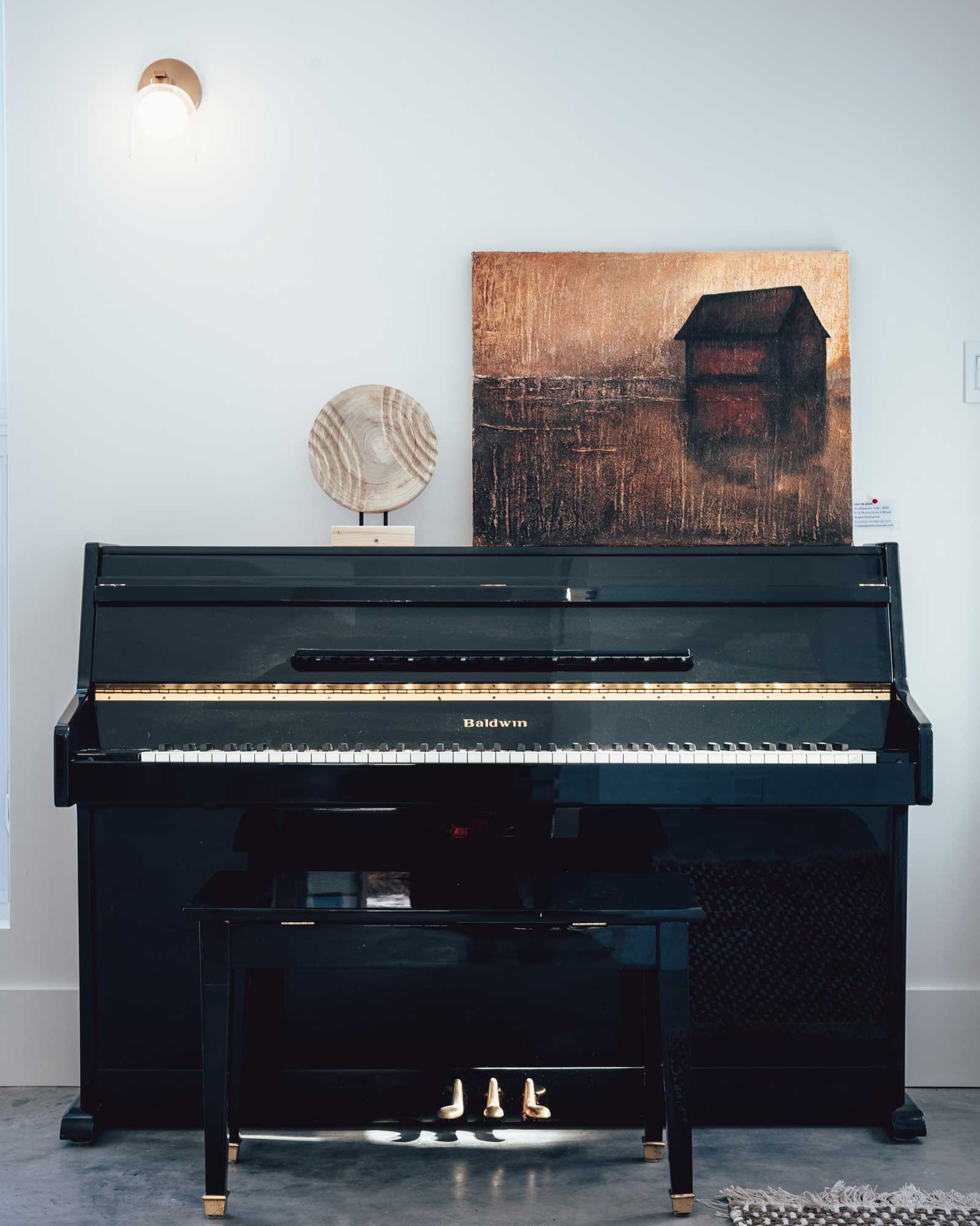 alpine-reverie-by-boutique_house_quebec-canada_interior-piano.jpg