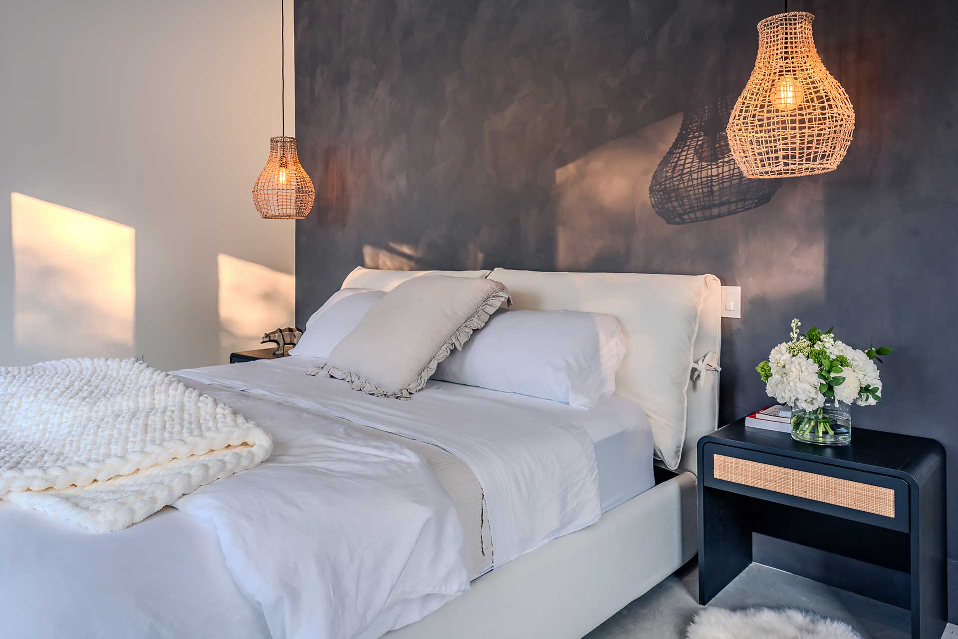 alpine-reverie-by-boutique_house_quebec-canada_interior-summer-bed-room.jpg