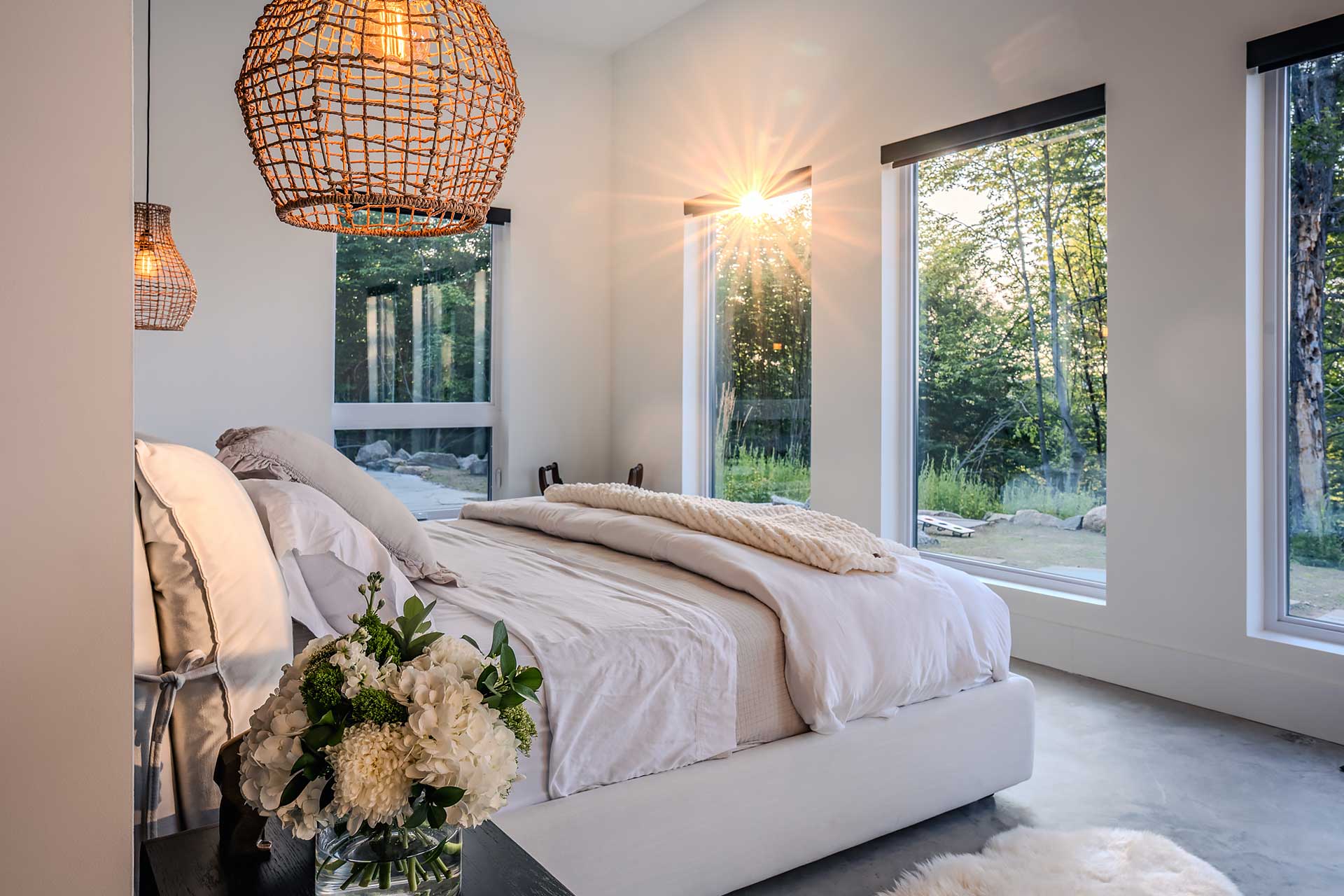 alpine-reverie-by-boutique_house_quebec-canada_interior-summer-bedroom.jpg