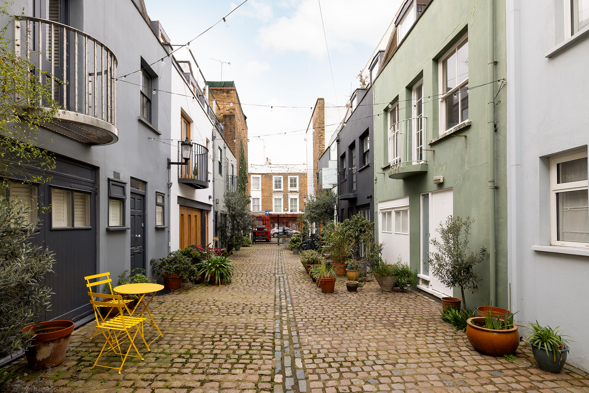 portobello-lane-mews_london-england-uk_exterior-street.jpg