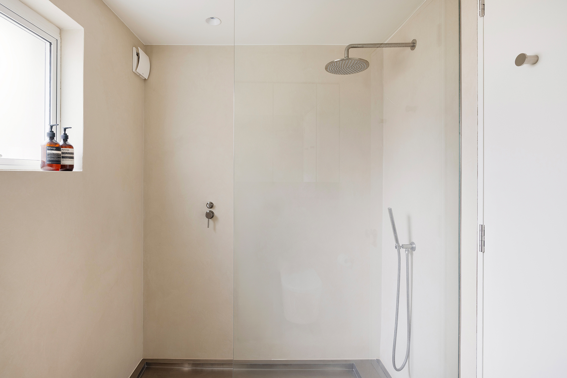 portobello-lane-mews_london-england-uk_interior-bathroom-shower.jpg