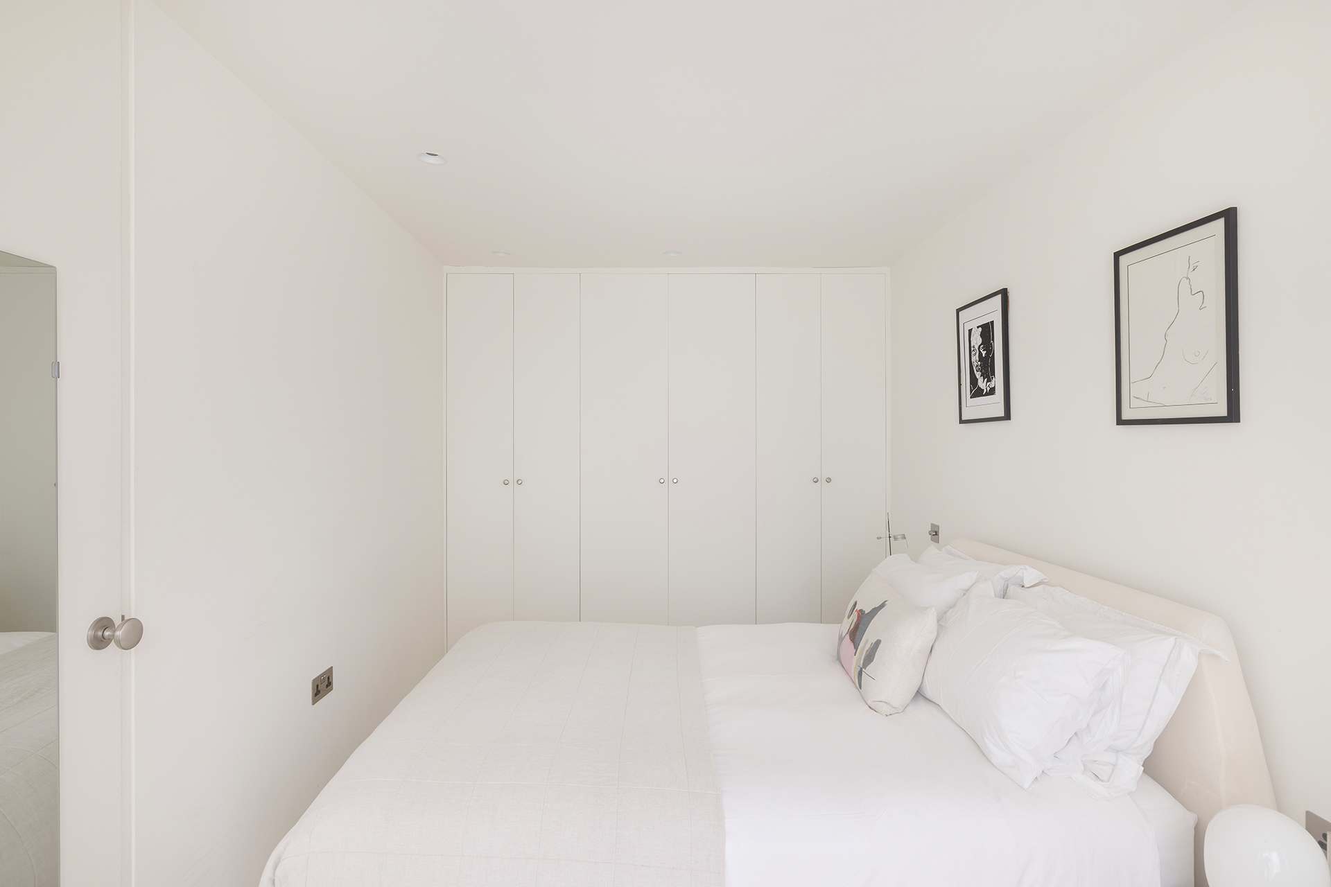 portobello-lane-mews_london-england-uk_interior-bedroom.jpg