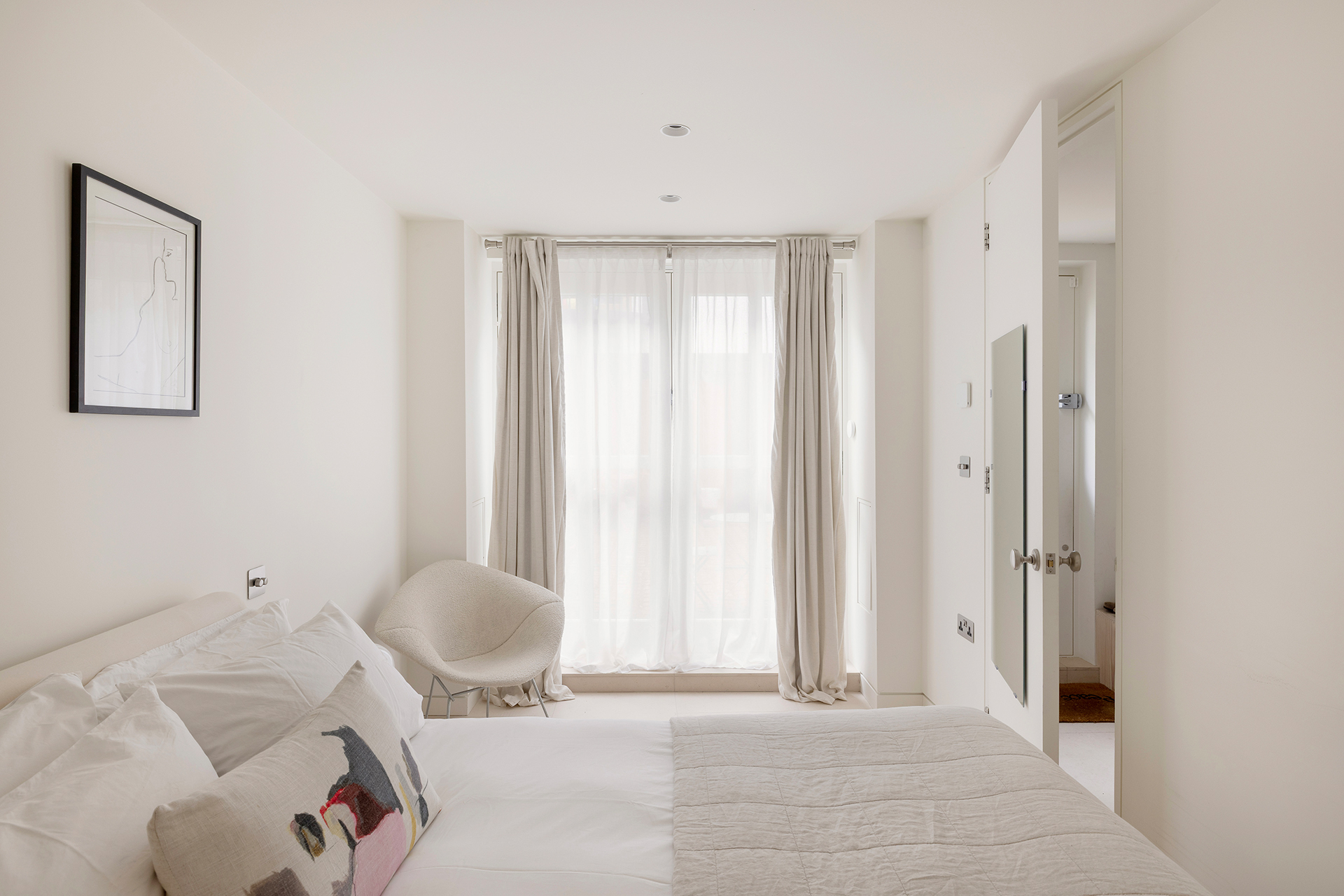 portobello-lane-mews_london-england-uk_interior-bedroom-design.jpg