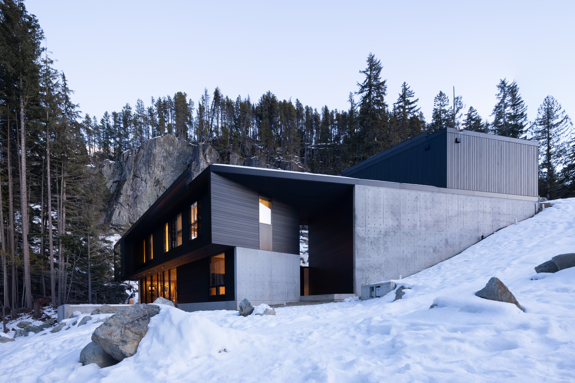 the-wedge_chalet_Whistler_california_usa_exterior-house.jpg