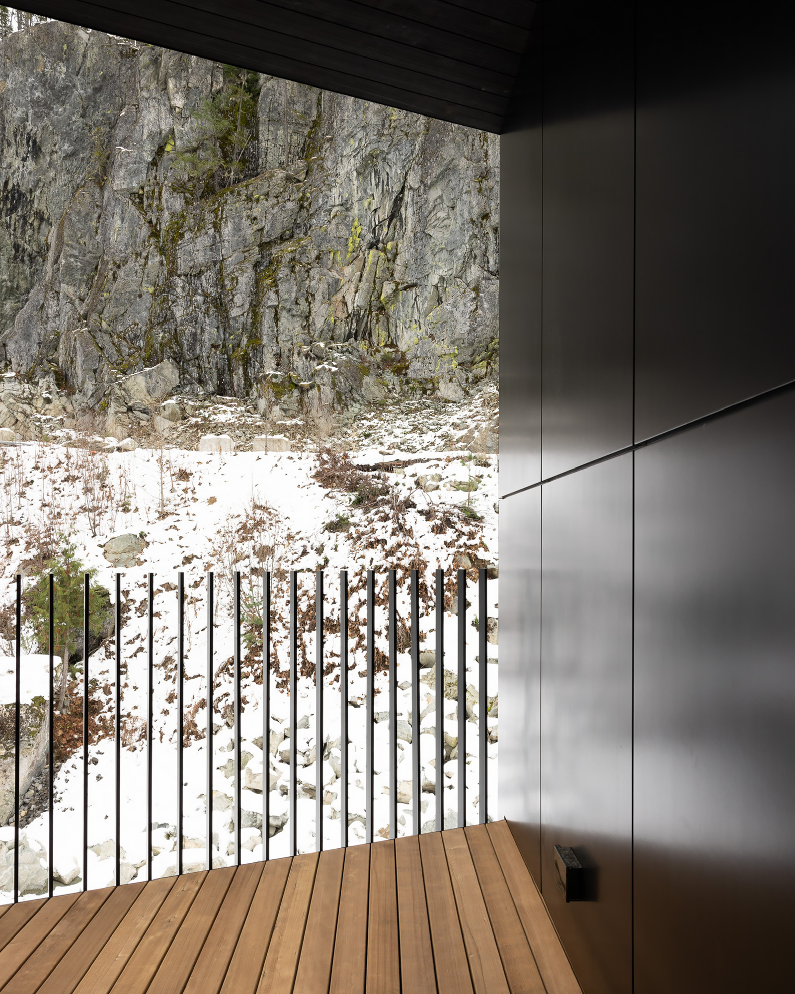 the-wedge_chalet_Whistler_canada_exterior-corner.jpg